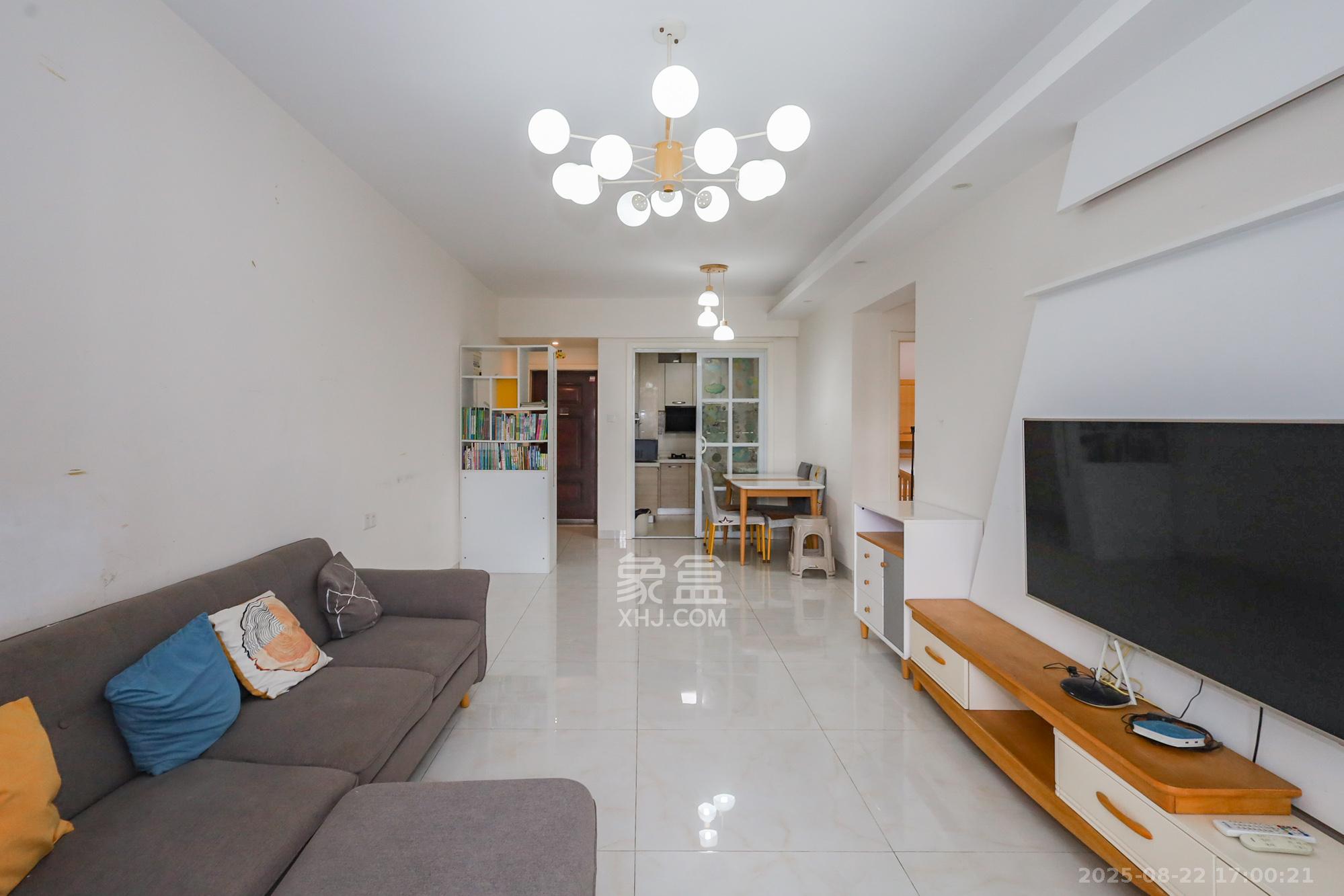 钰龙天下二期(钰龙佳园) 2室2厅1卫 169.0万 钰龙天下二期(钰龙佳园) 2室2厅1卫 169.0万客厅