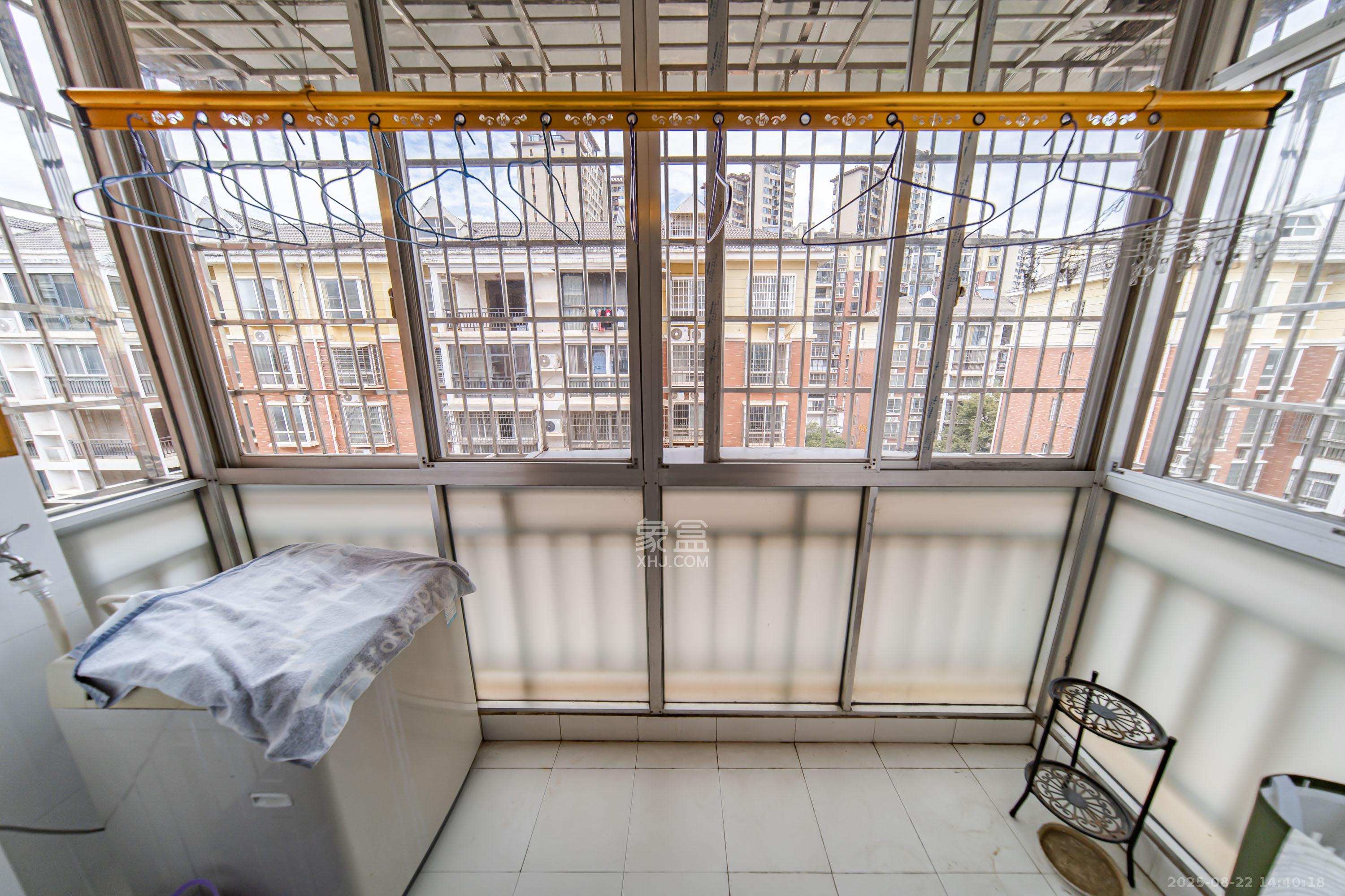 水印华府一期 3室2厅2卫 63.0万 水印华府一期 3室2厅2卫 63.0万阳台