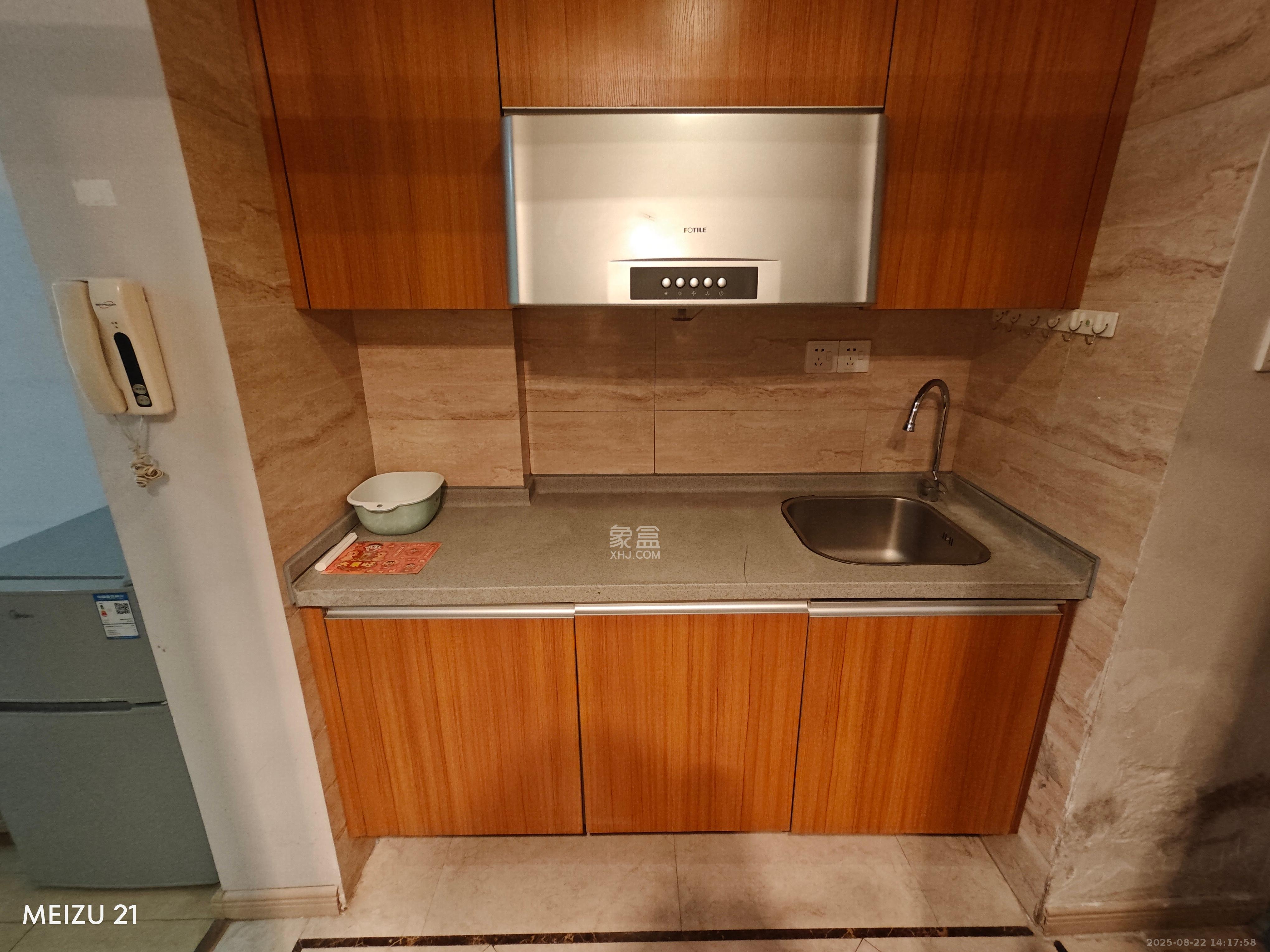 万科城  1室1厅1卫   1300.00元/月