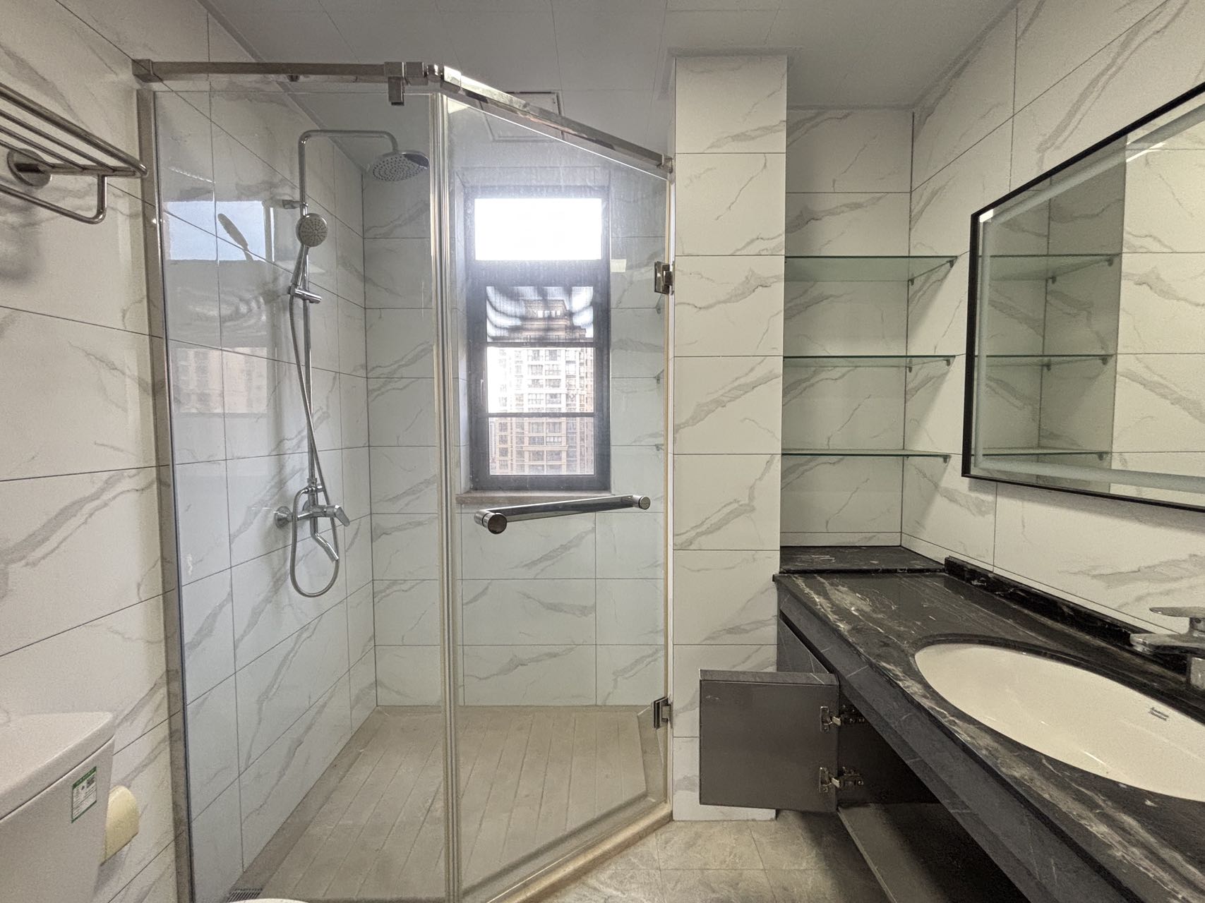 华府蓝湾 4室2厅2卫 230.0万 华府蓝湾 4室2厅2卫 230.0万室内图