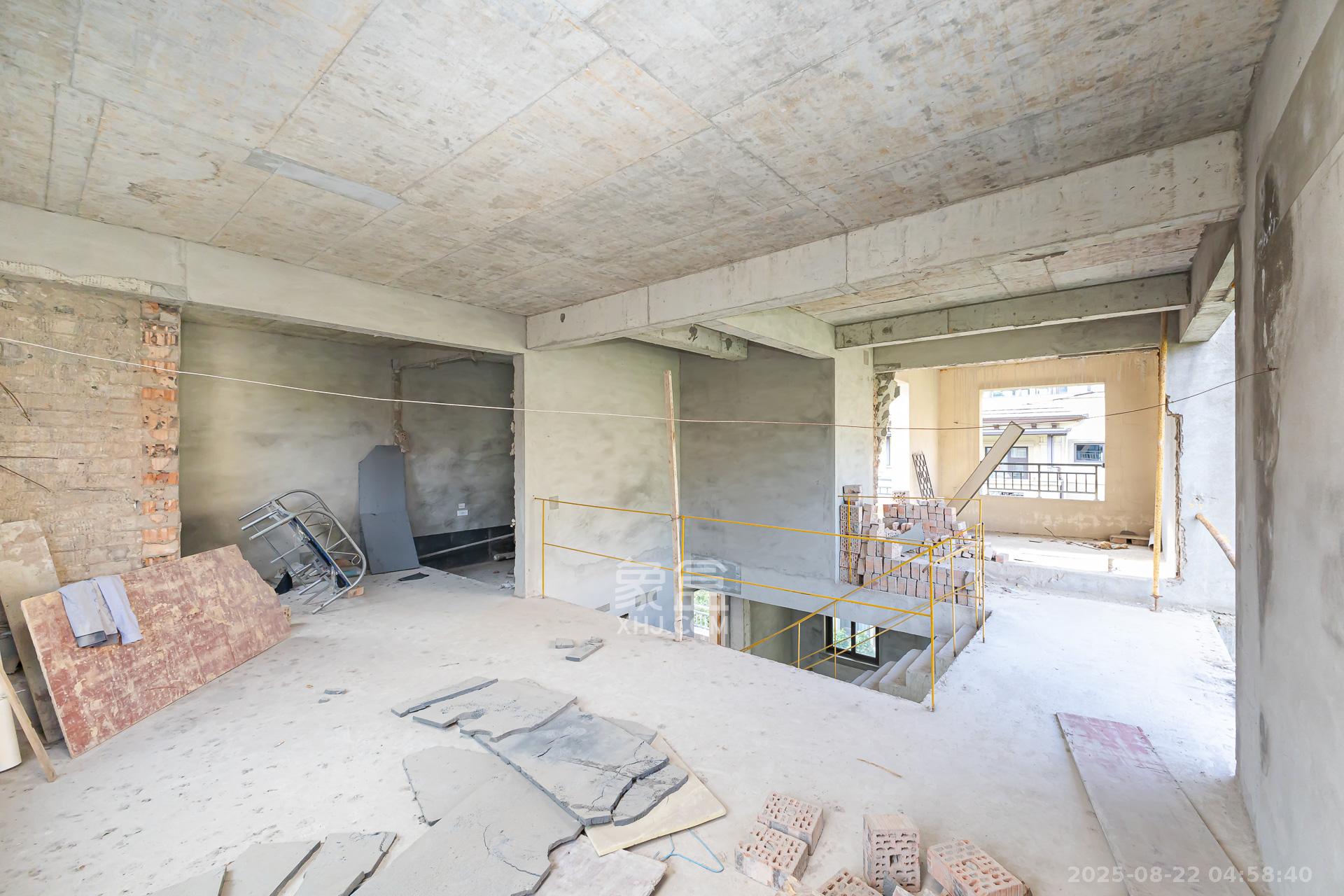 龙湖璟宸原著(龙湖紫宸) 6室2厅4卫 680.0万 龙湖璟宸原著(龙湖紫宸) 6室2厅4卫 680.0万卧室