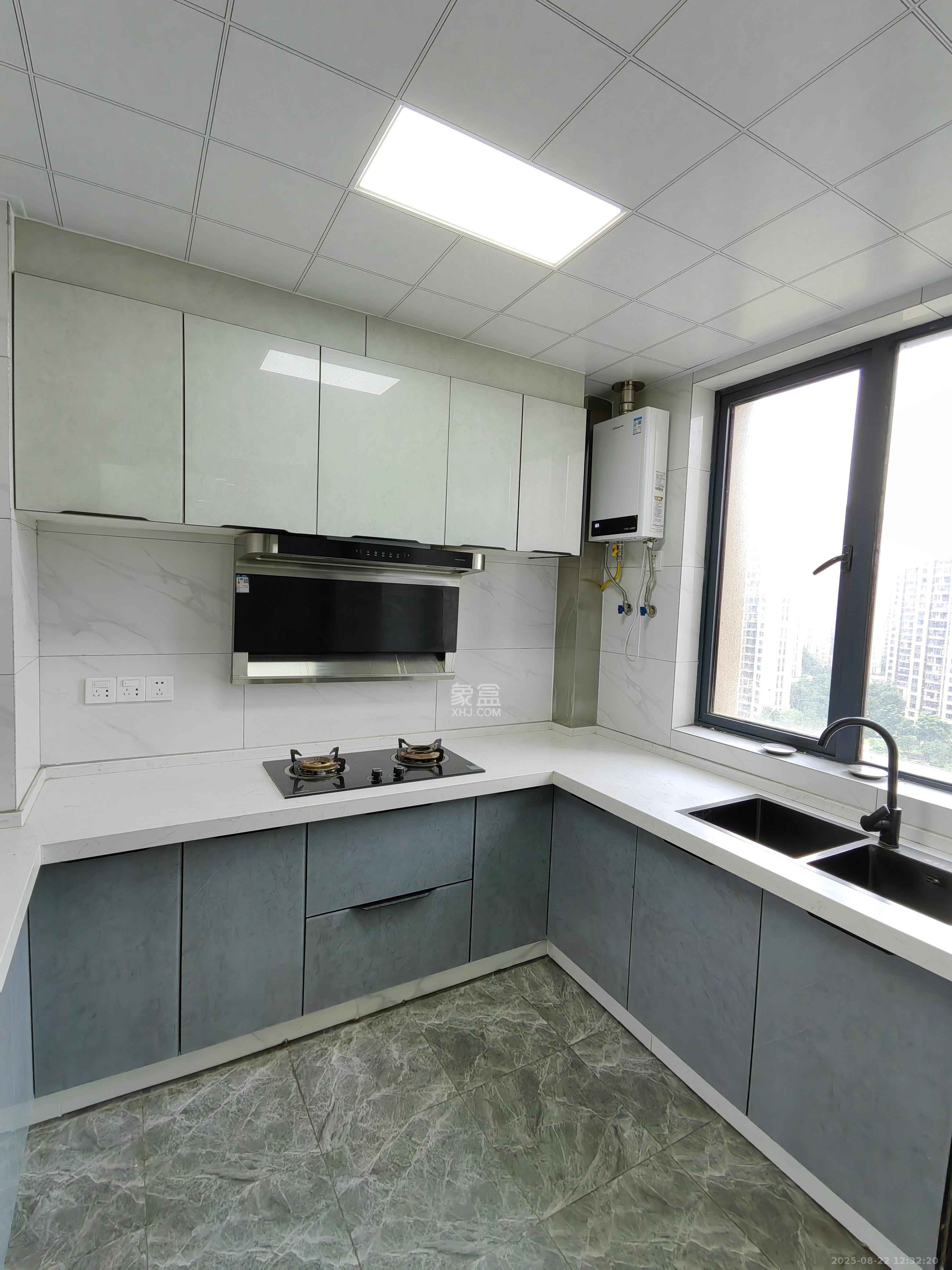 中建梅溪湖中心  4室2厅2卫   3900.00元/月室内图