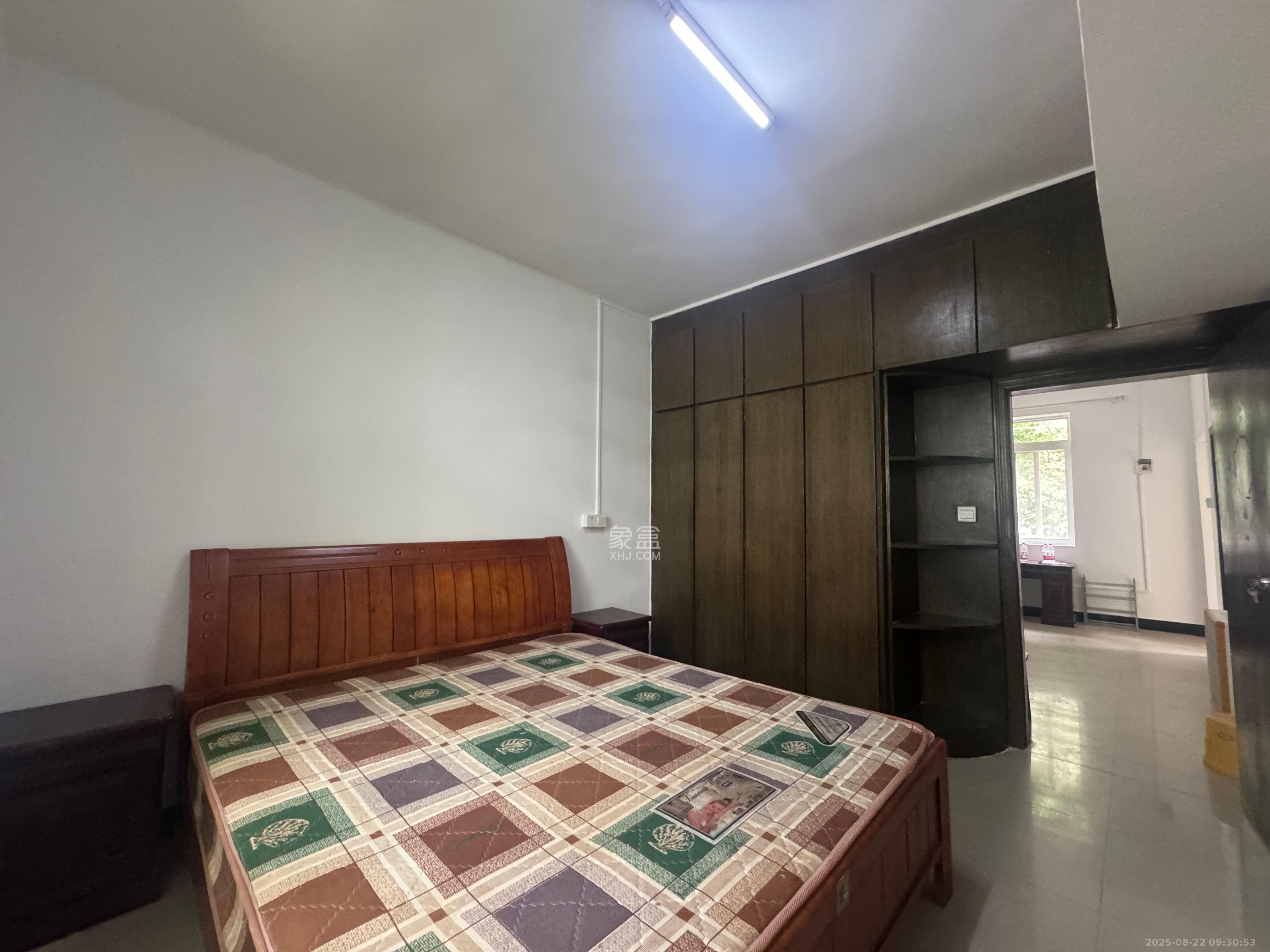 长勘小区  1室1厅1卫    1400.0元/月室内图