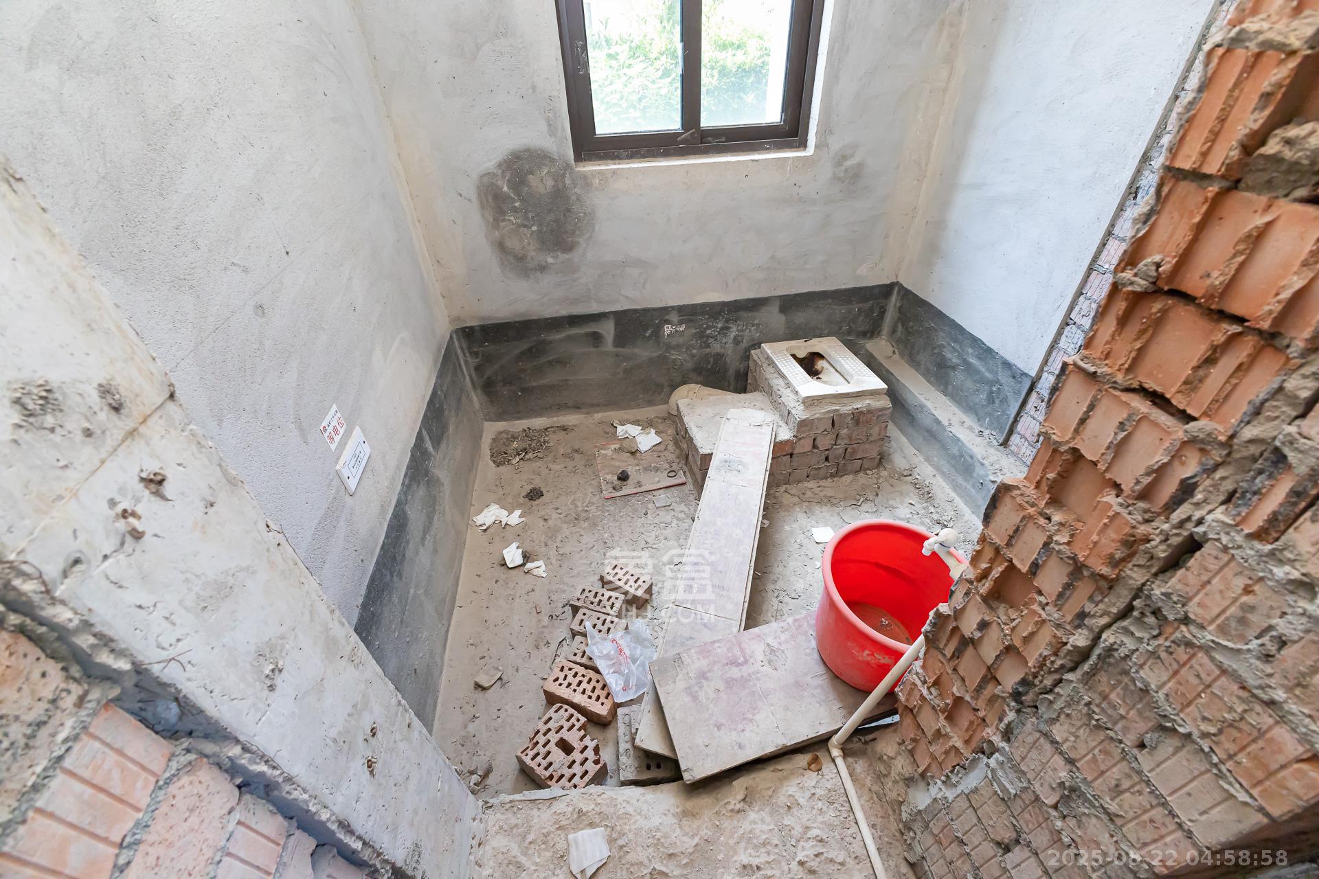 龙湖璟宸原著（龙湖紫宸）  6室2厅4卫    680.0万卫生间