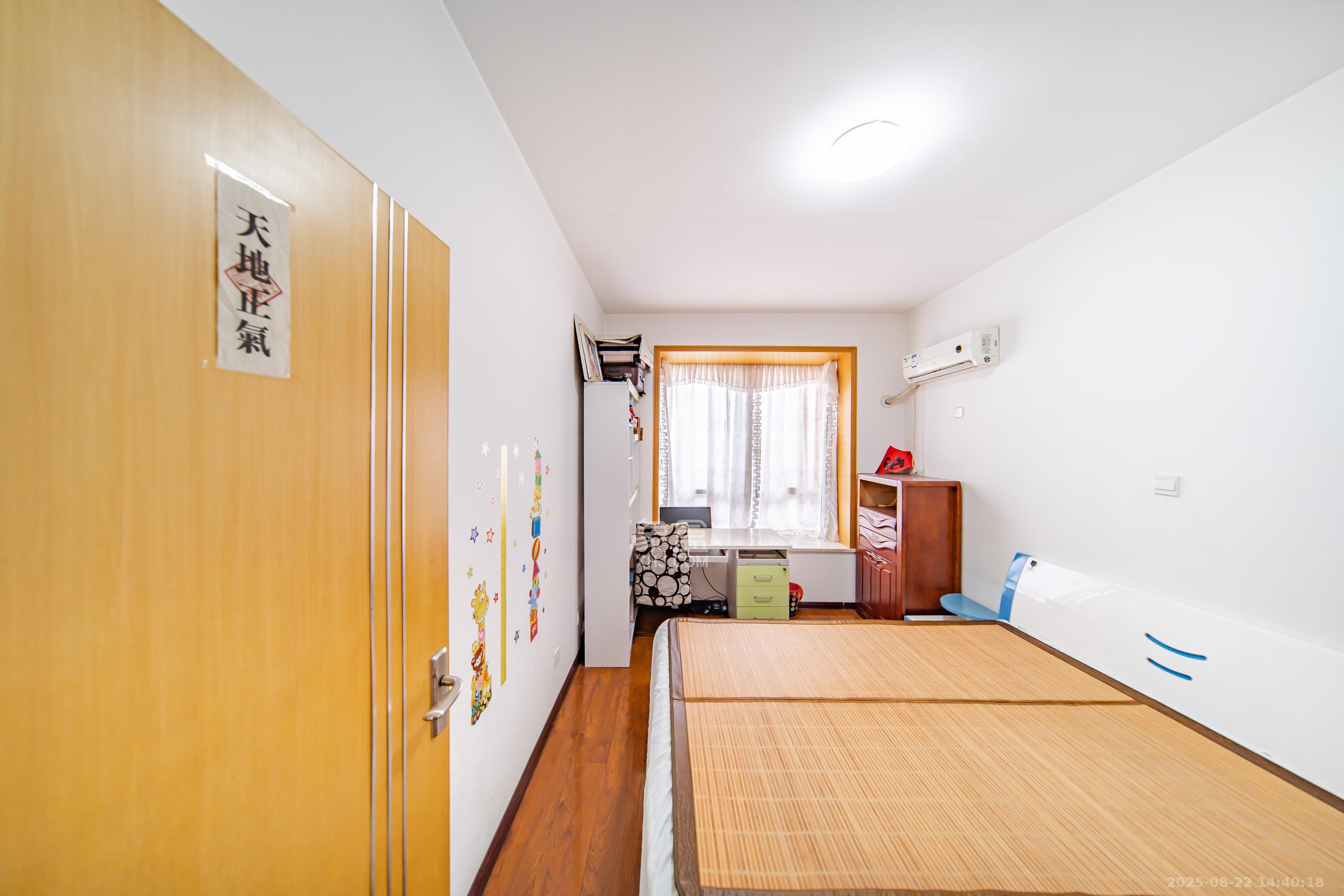 水印华府一期 3室2厅2卫 63.0万 水印华府一期 3室2厅2卫 63.0万卧室