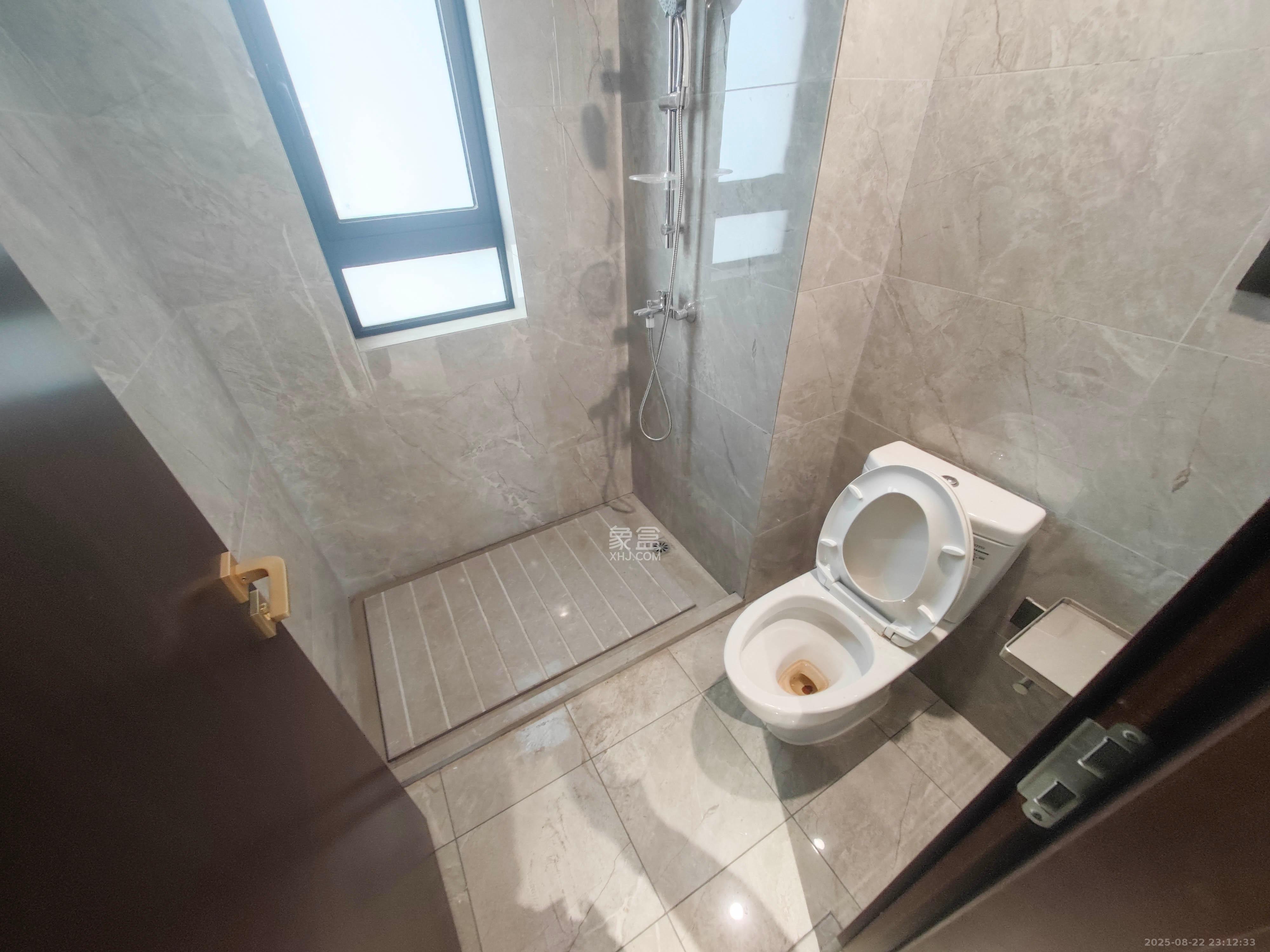 万科魅力之城 4室2厅2卫 165.0万 万科魅力之城 4室2厅2卫 165.0万卫生间