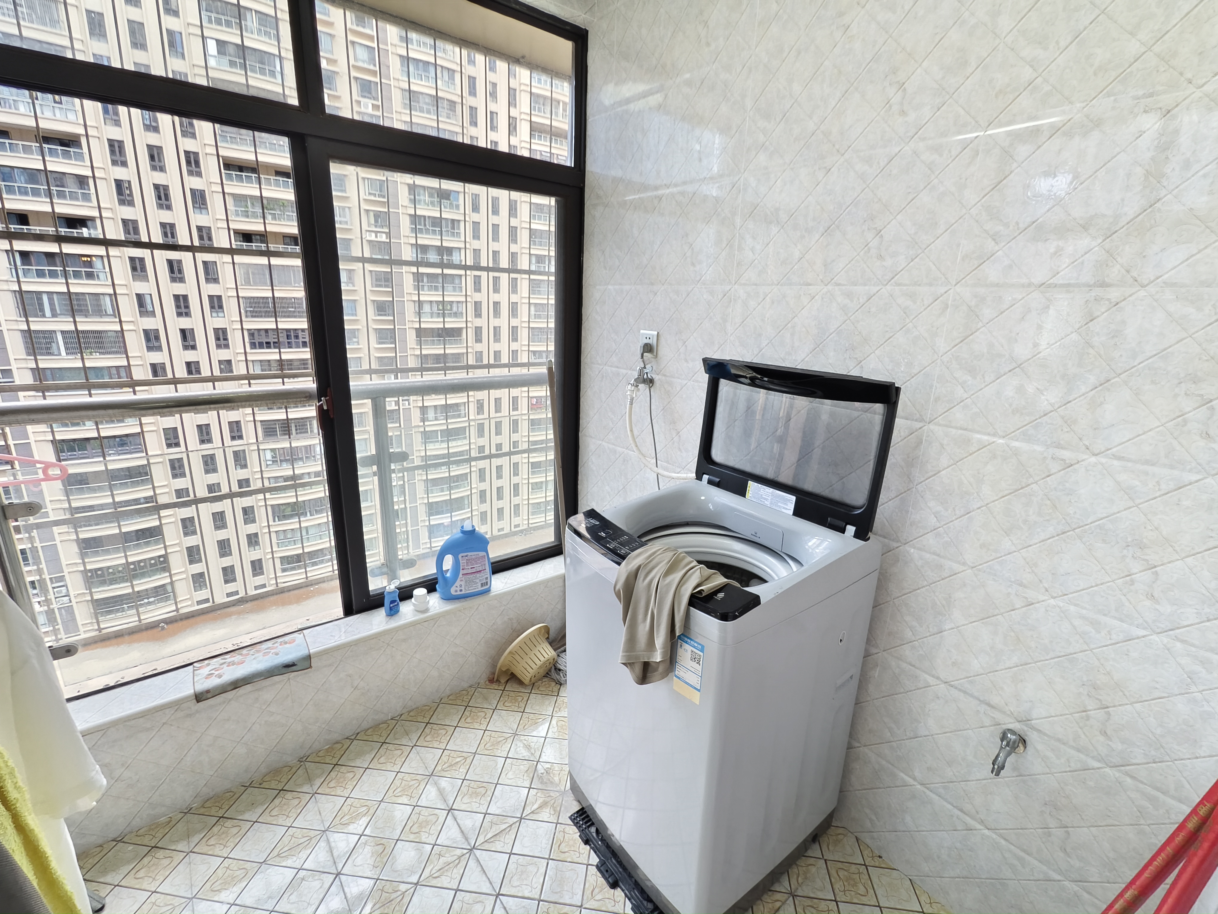 海阔天空-国瑞城三期(铂仕苑) 5室2厅2卫 8000.0元/月 海阔天空-国瑞城三期(铂仕苑) 5室2厅2卫 8000.0元/月室内图