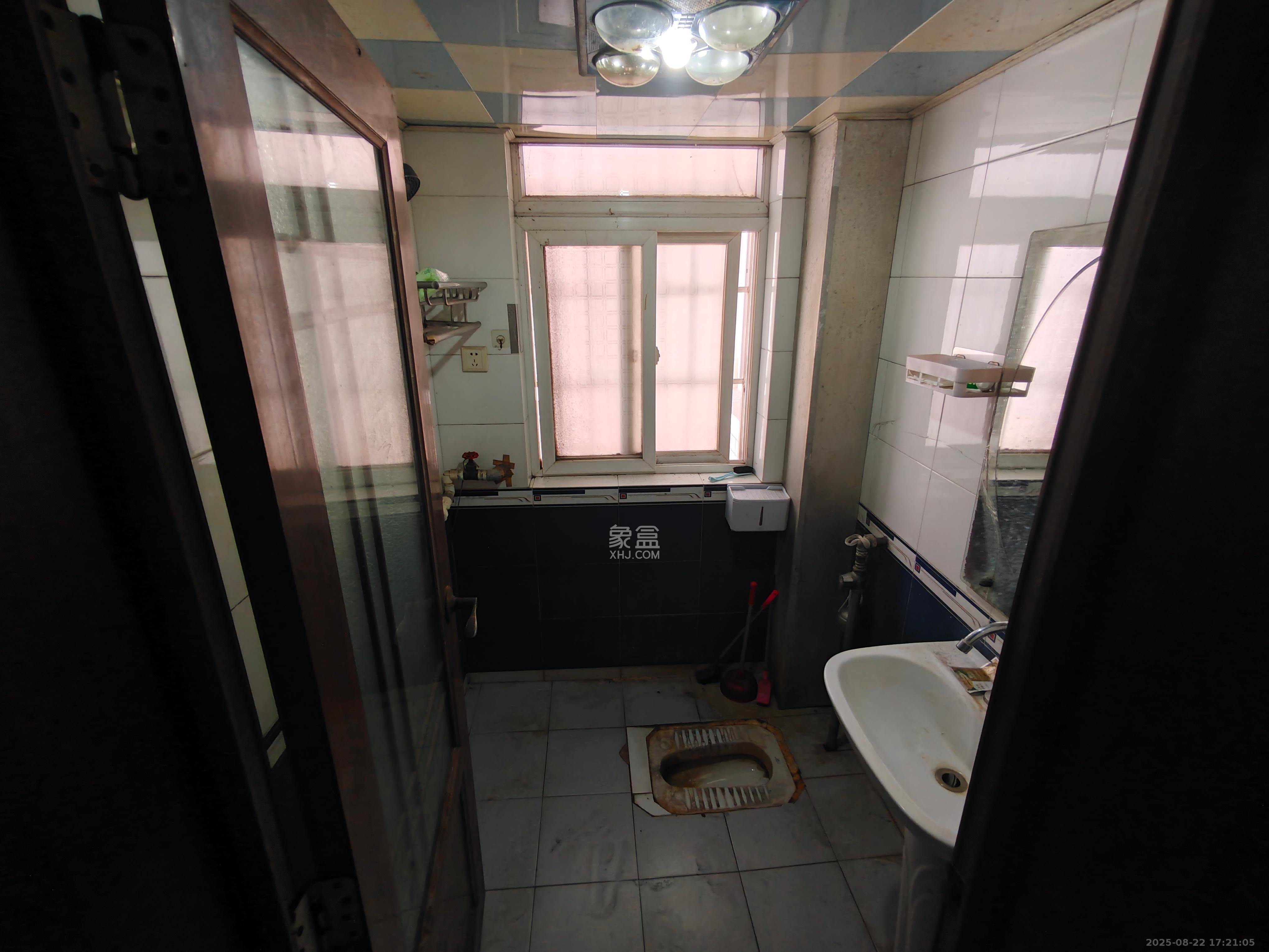 德政园 1室2厅2卫 2400.0元/月 德政园 1室2厅2卫 2400.0元/月室内图