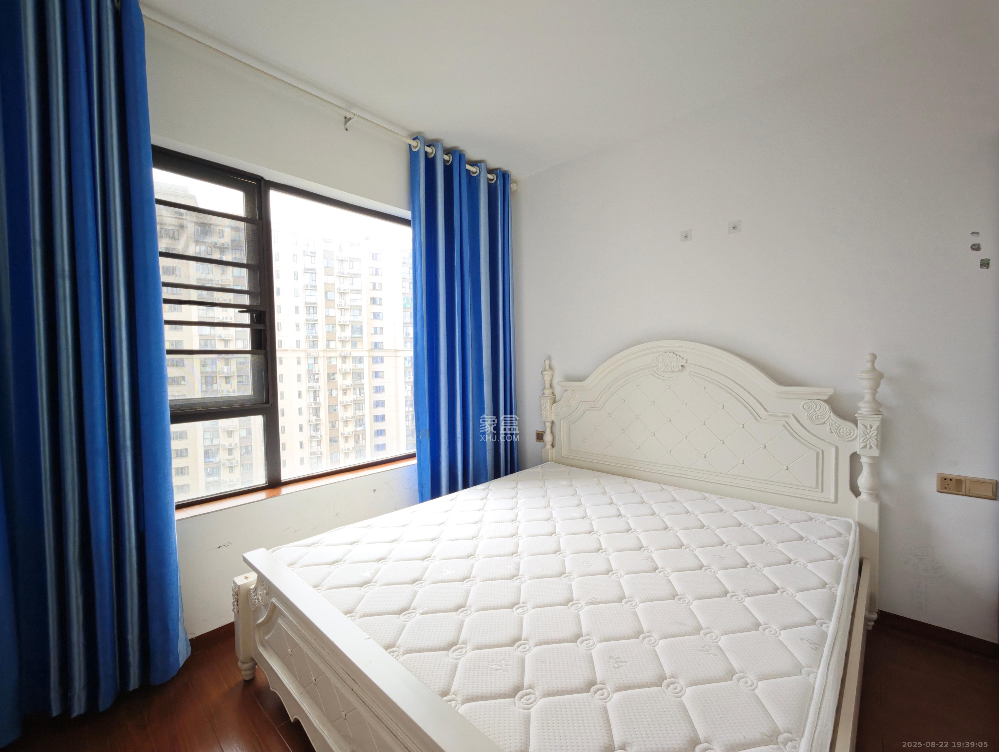 惠天然梅岭国际  4室2厅2卫    3300.0元/月室内图