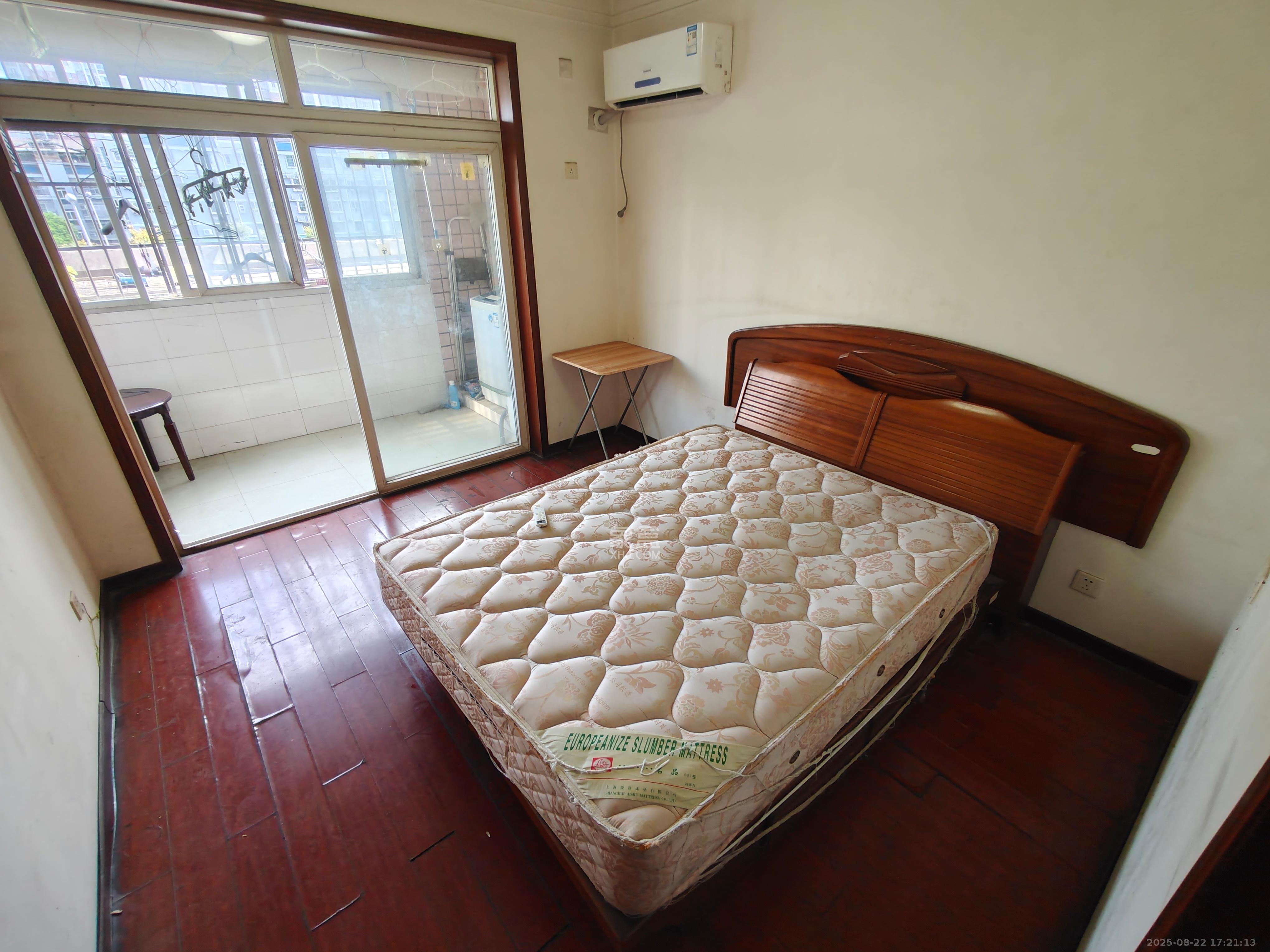 德政园  1室2厅2卫    2400.0元/月室内图