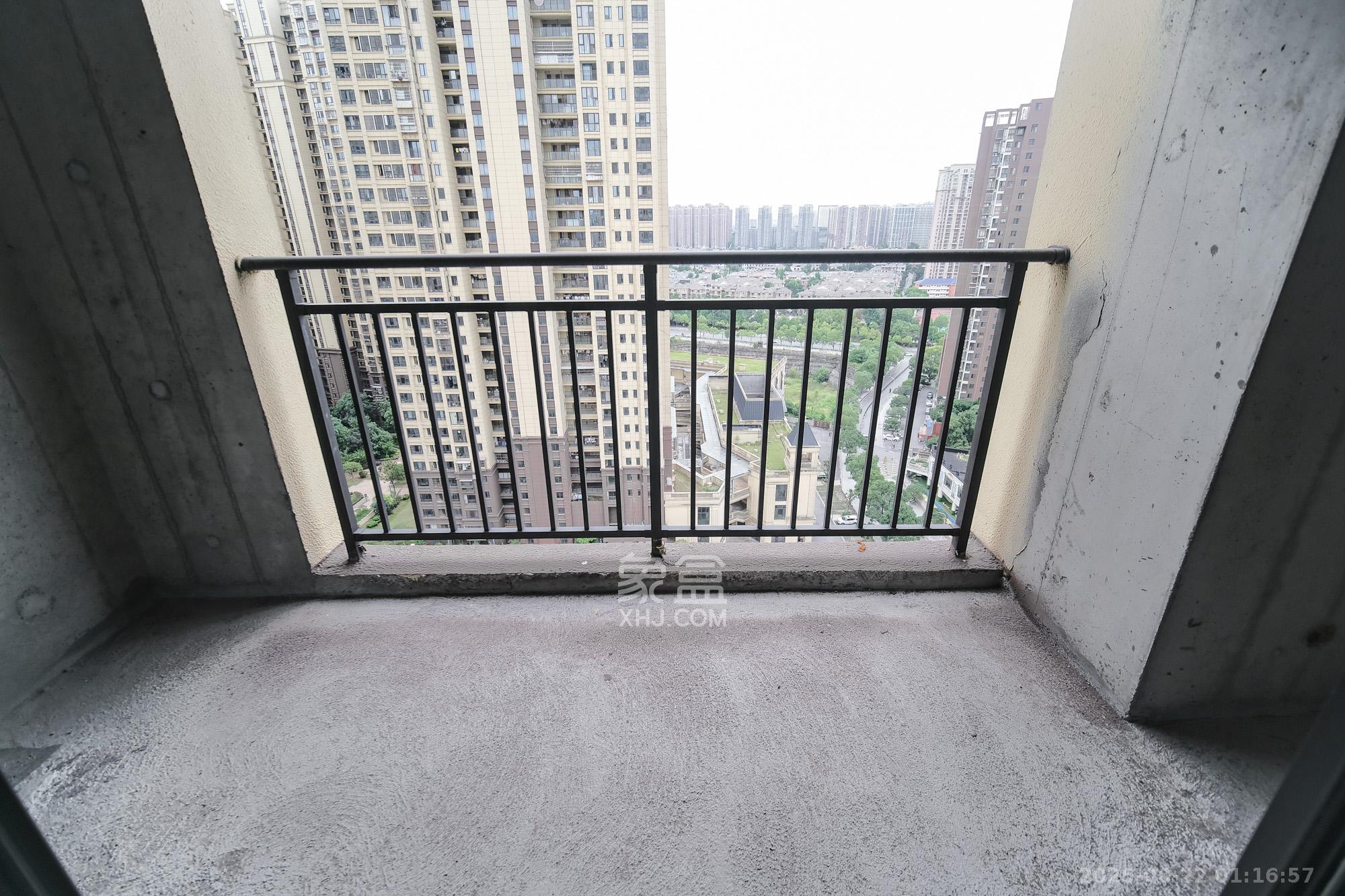 星城春晓 3室2厅1卫 68.0万 星城春晓 3室2厅1卫 68.0万阳台