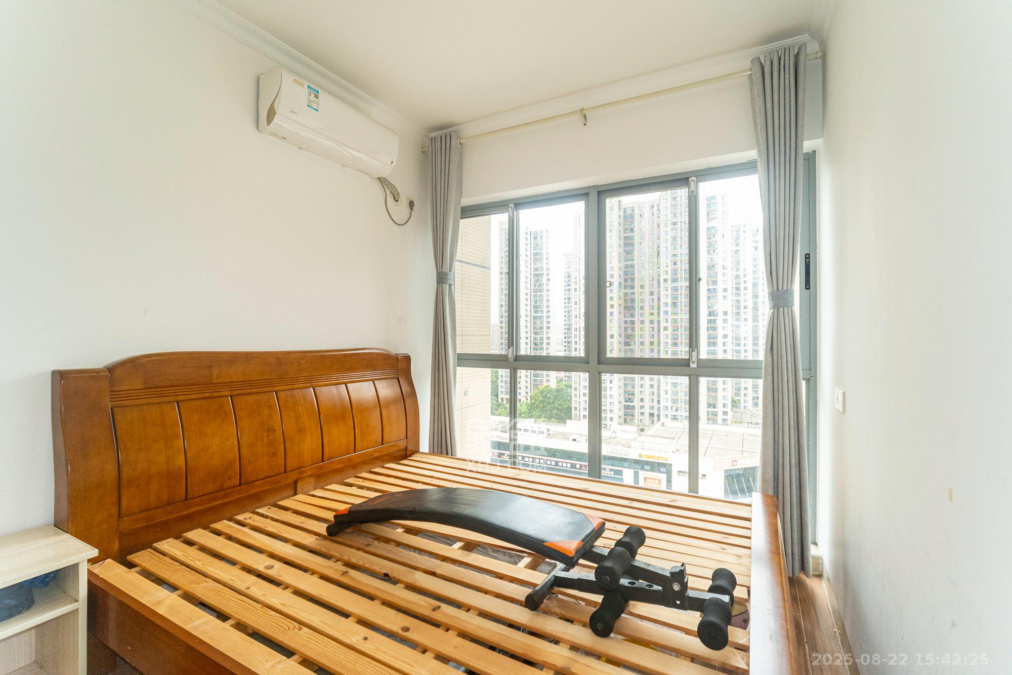 湖湘奥林匹克花园 3室2厅2卫 79.8万 湖湘奥林匹克花园 3室2厅2卫 79.8万卧室