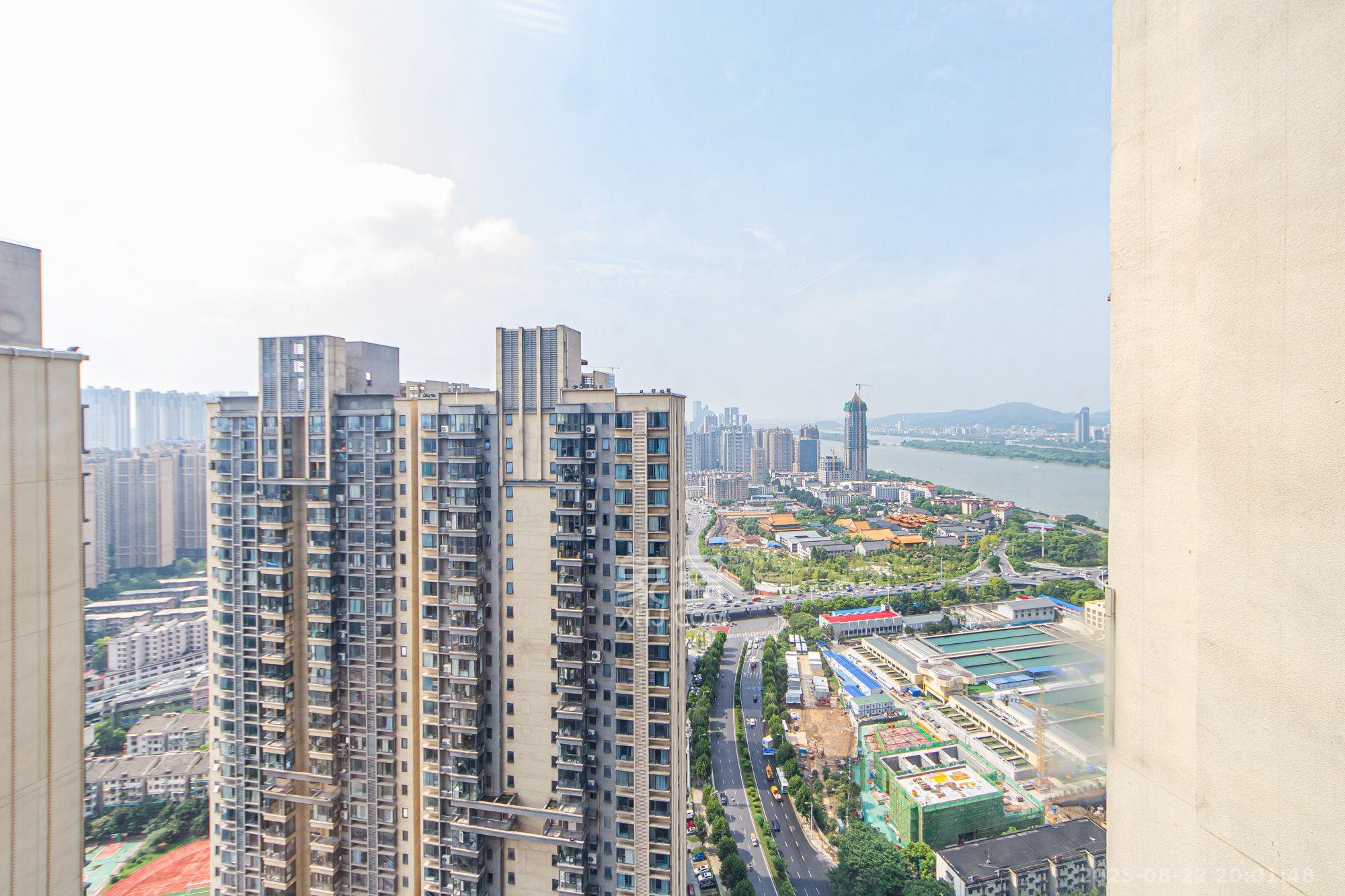 北辰三角洲E7区  3室2厅2卫    5500.0元/月室内图