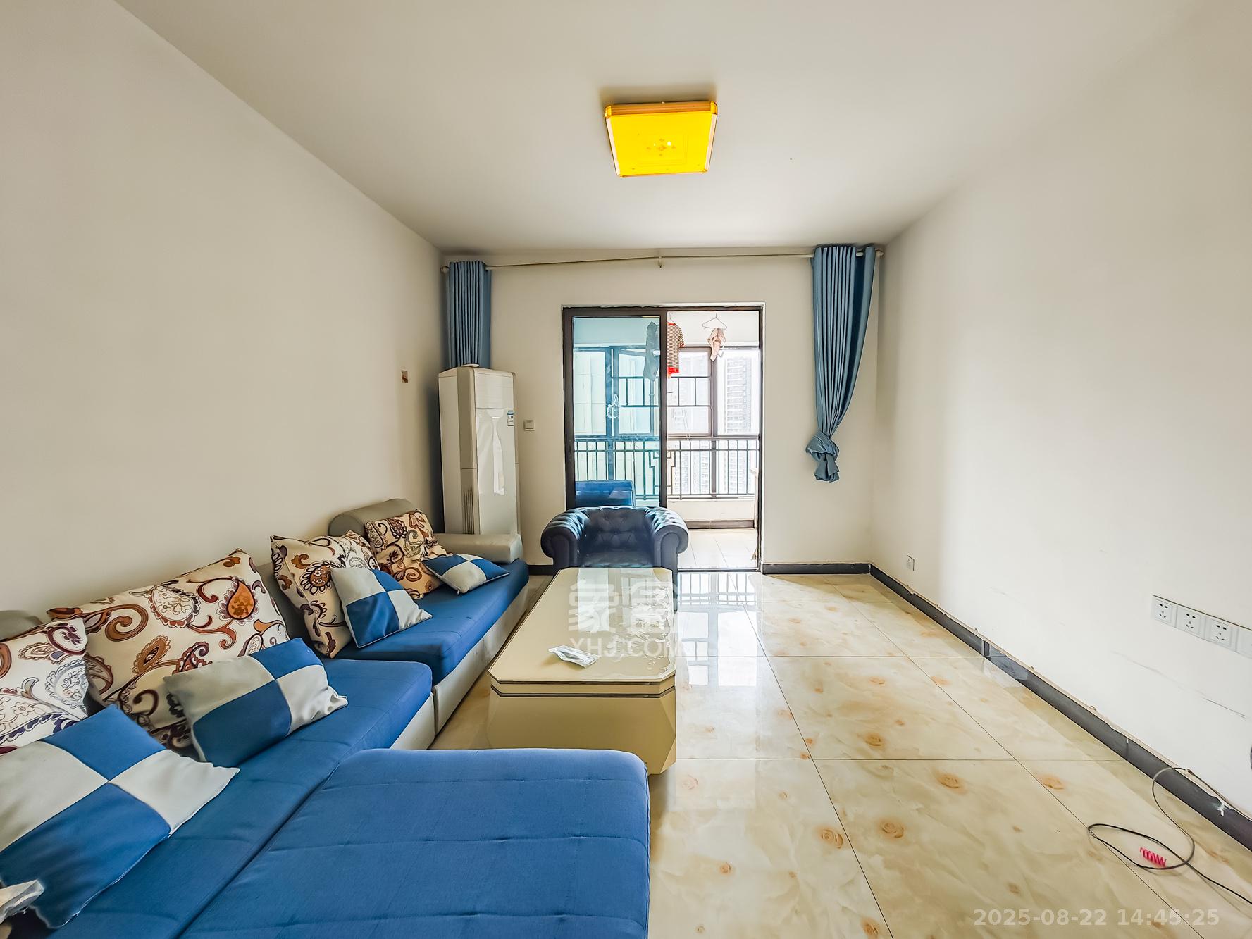 绿地海外滩一期  3室2厅2卫    62.0万 绿地海外滩一期  3室2厅2卫    62.0万客厅