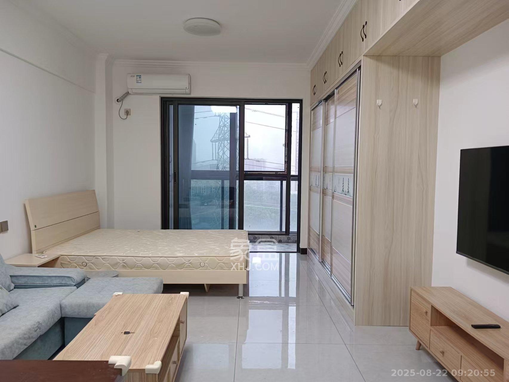 绿城高尔夫小镇  1室1厅1卫    1400.0元/月室内图