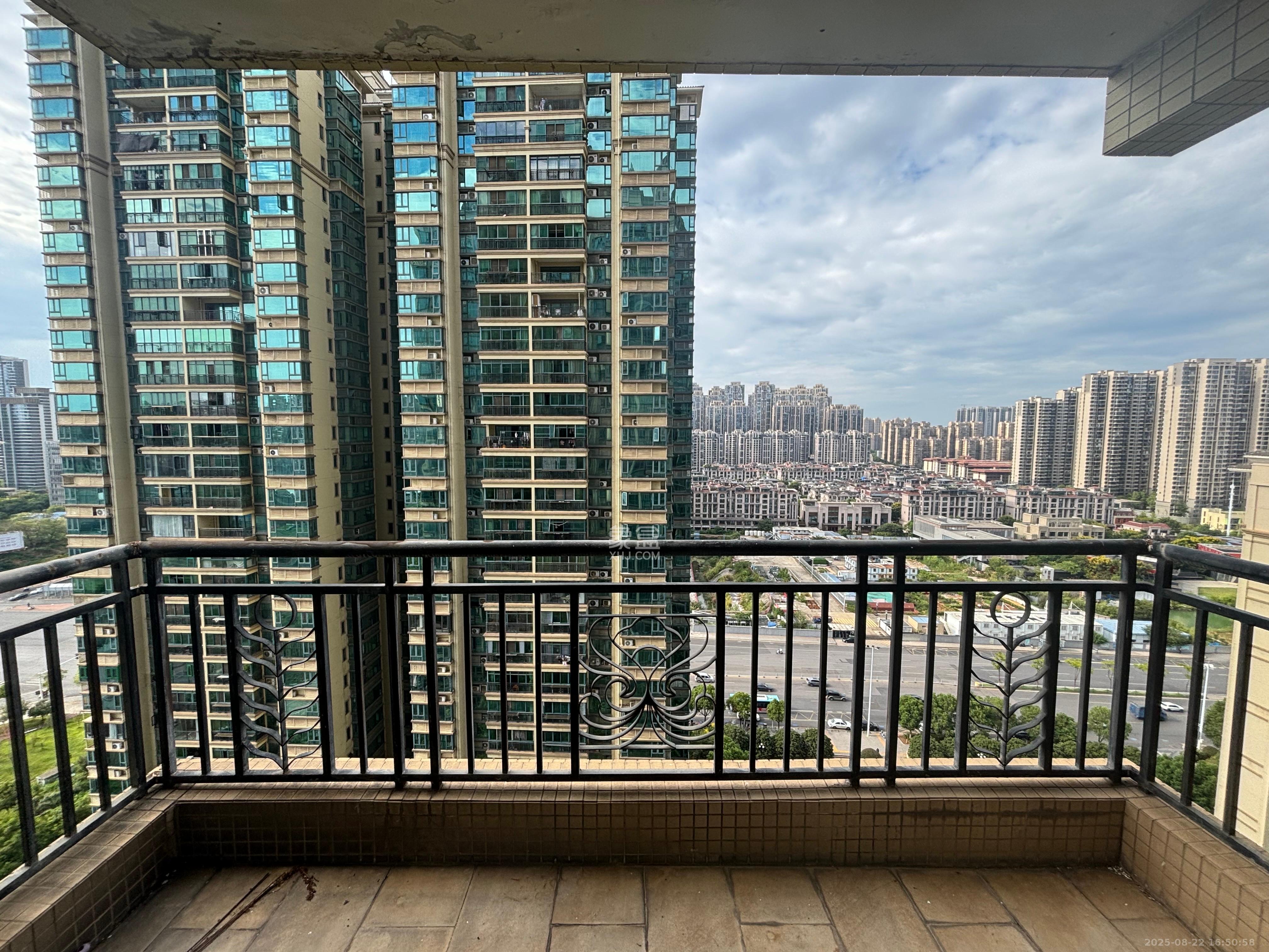 恒大绿洲 3室2厅1卫 2200.0元/月 恒大绿洲 3室2厅1卫 2200.0元/月室内图