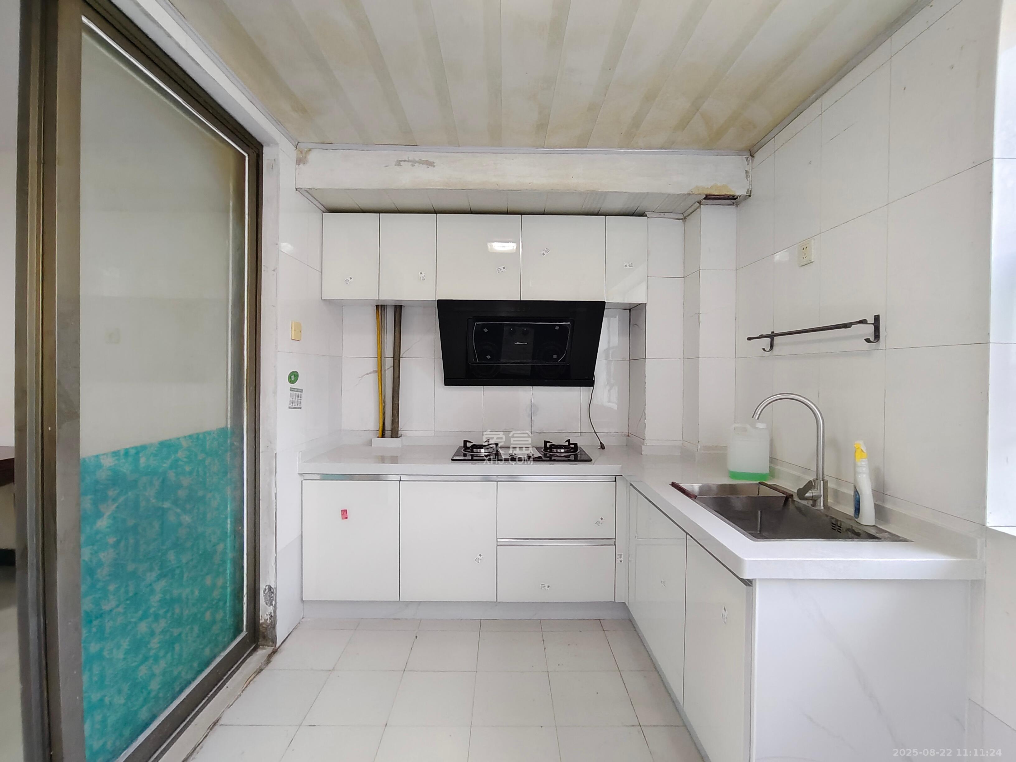 银港水晶城  4室2厅1卫    3200.0元/月 银港水晶城  4室2厅1卫    3200.0元/月室内图