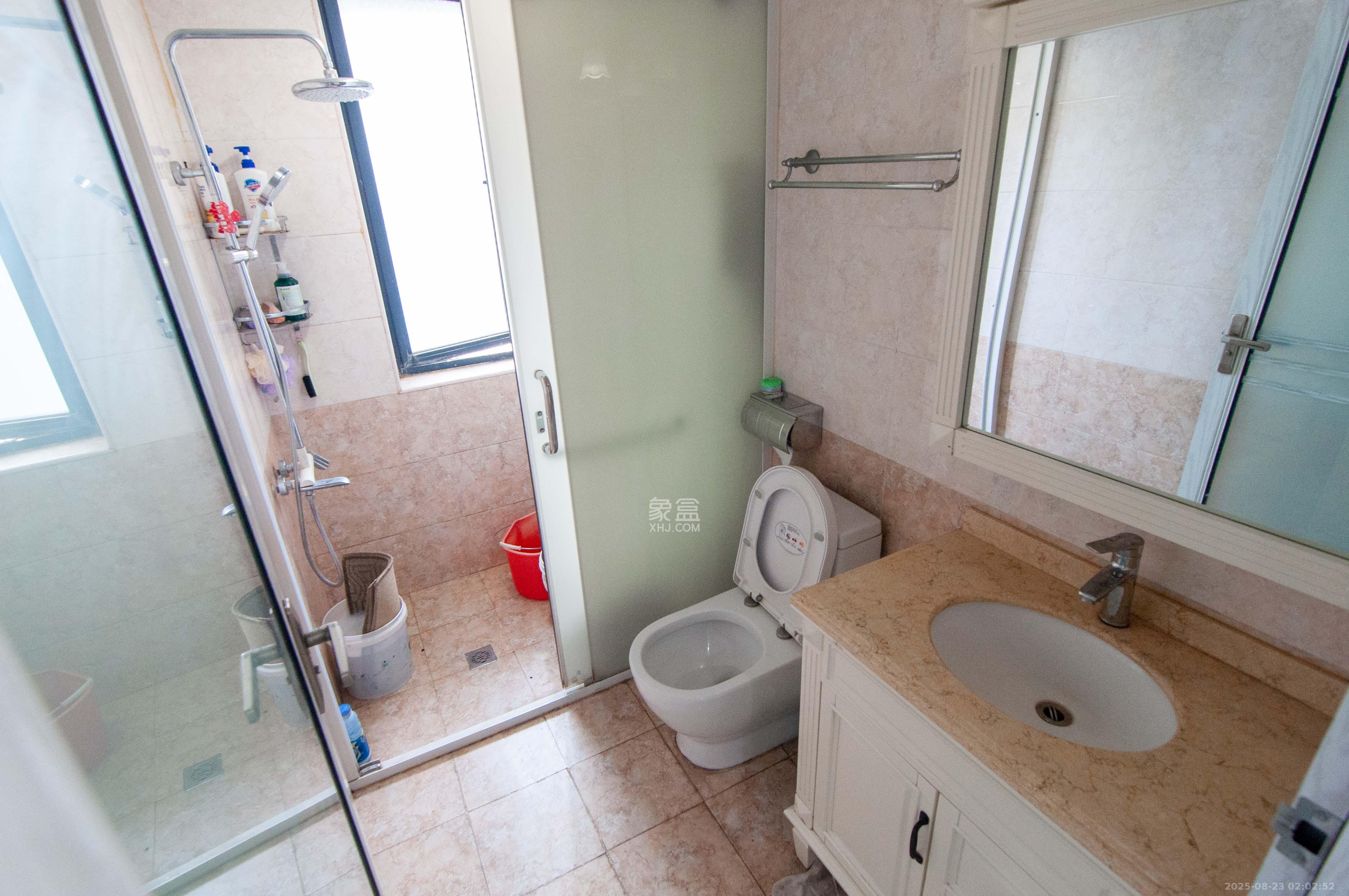 中建梅溪湖中心 4室2厅2卫 197.0万 中建梅溪湖中心 4室2厅2卫 197.0万卫生间