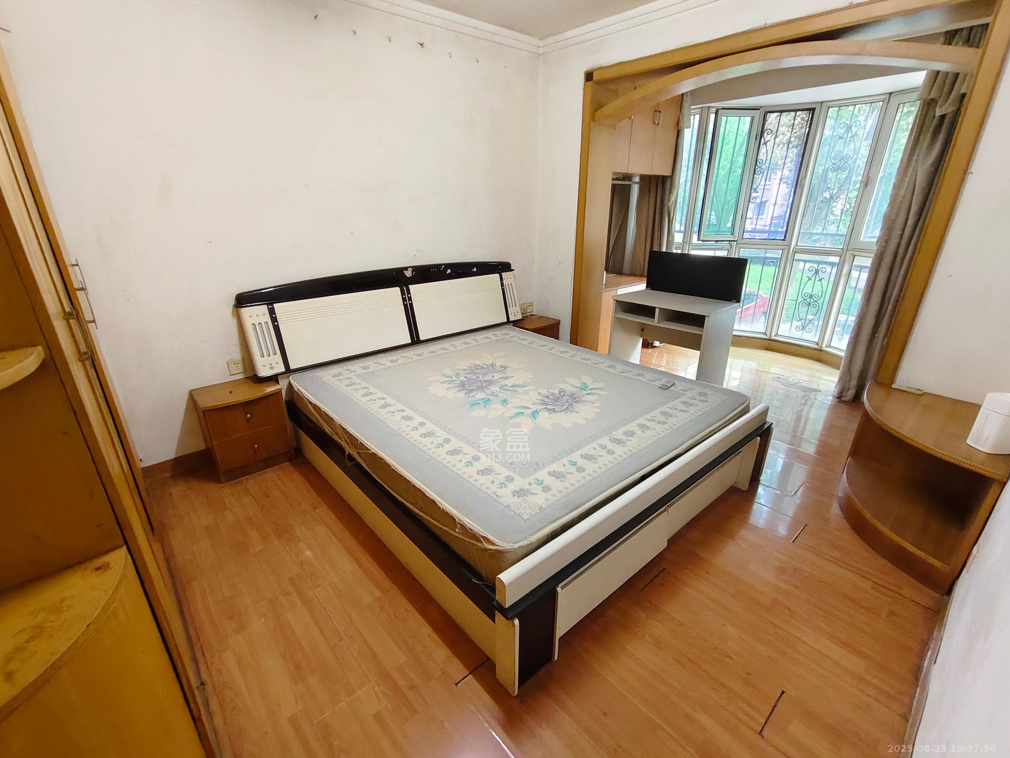 恩瑞麓山名园(龙王港小区)  3室2厅1卫    2000.0元/月 恩瑞麓山名园(龙王港小区)  3室2厅1卫    2000.0元/月室内图