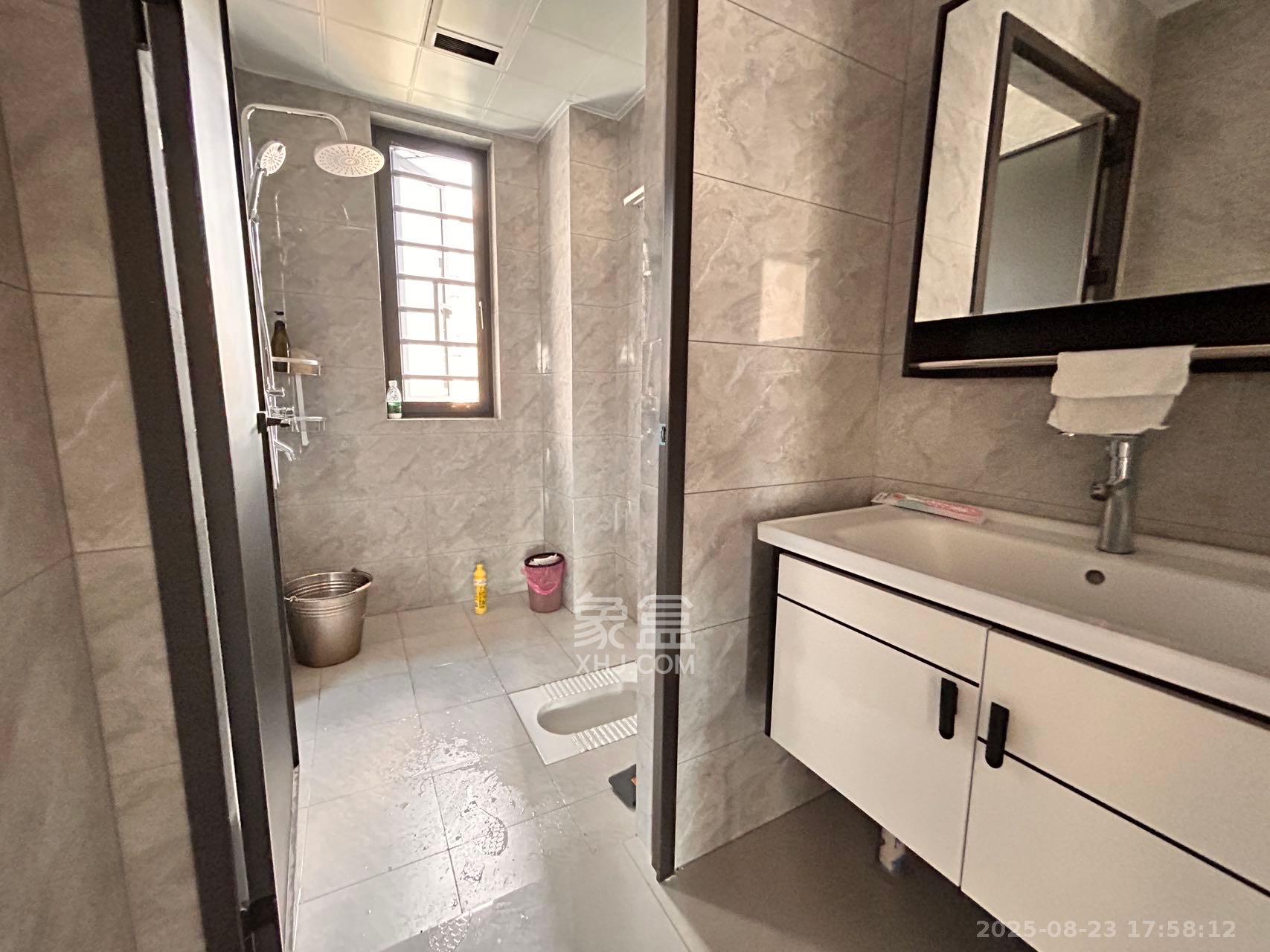 旭辉雨金广场  4室2厅2卫    2800.0元/月 旭辉雨金广场  4室2厅2卫    2800.0元/月室内图