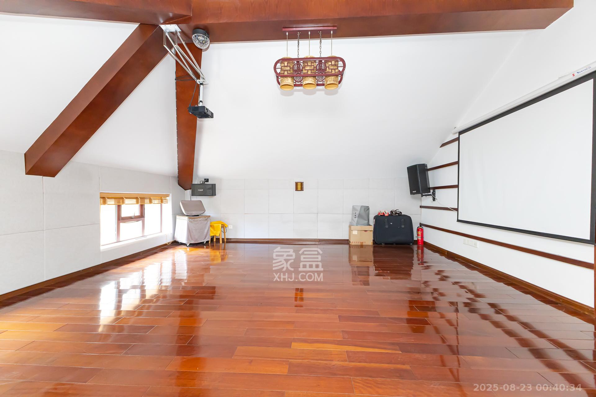 润和之悦(金泽园)  9室3厅4卫    760.0万 润和之悦(金泽园)  9室3厅4卫    760.0万卧室