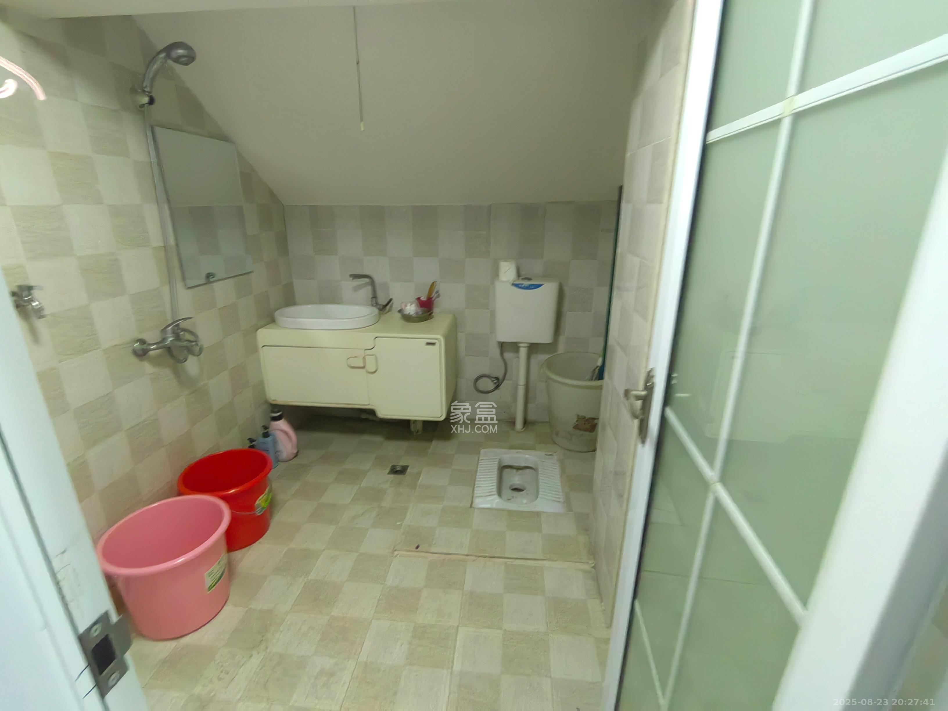 三景华御  1室1厅1卫    800.0元/月 三景华御  1室1厅1卫    800.0元/月室内图