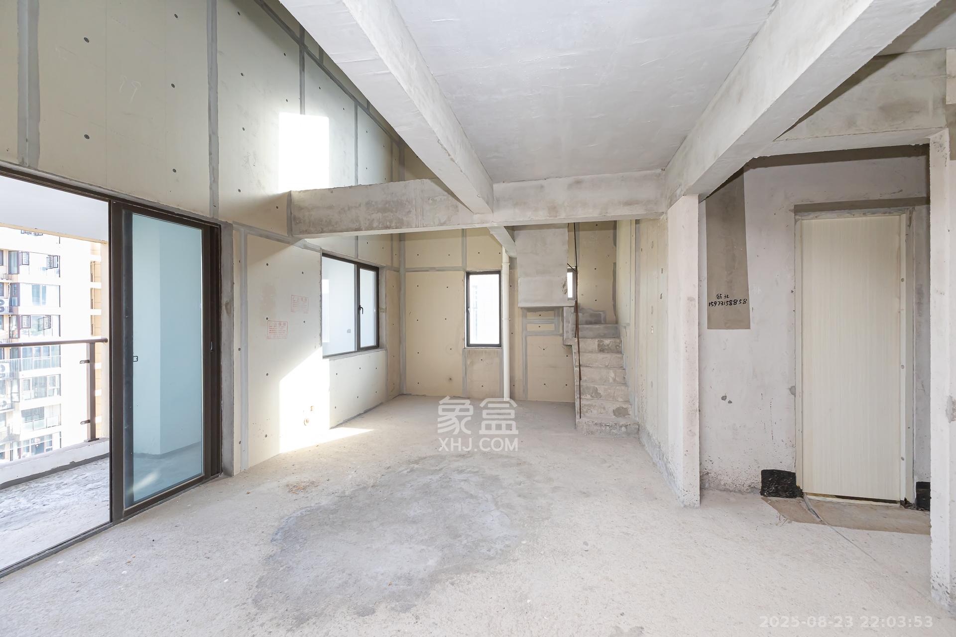 润和湘江天地C区 4室2厅2卫 206.0万 润和湘江天地C区 4室2厅2卫 206.0万客厅