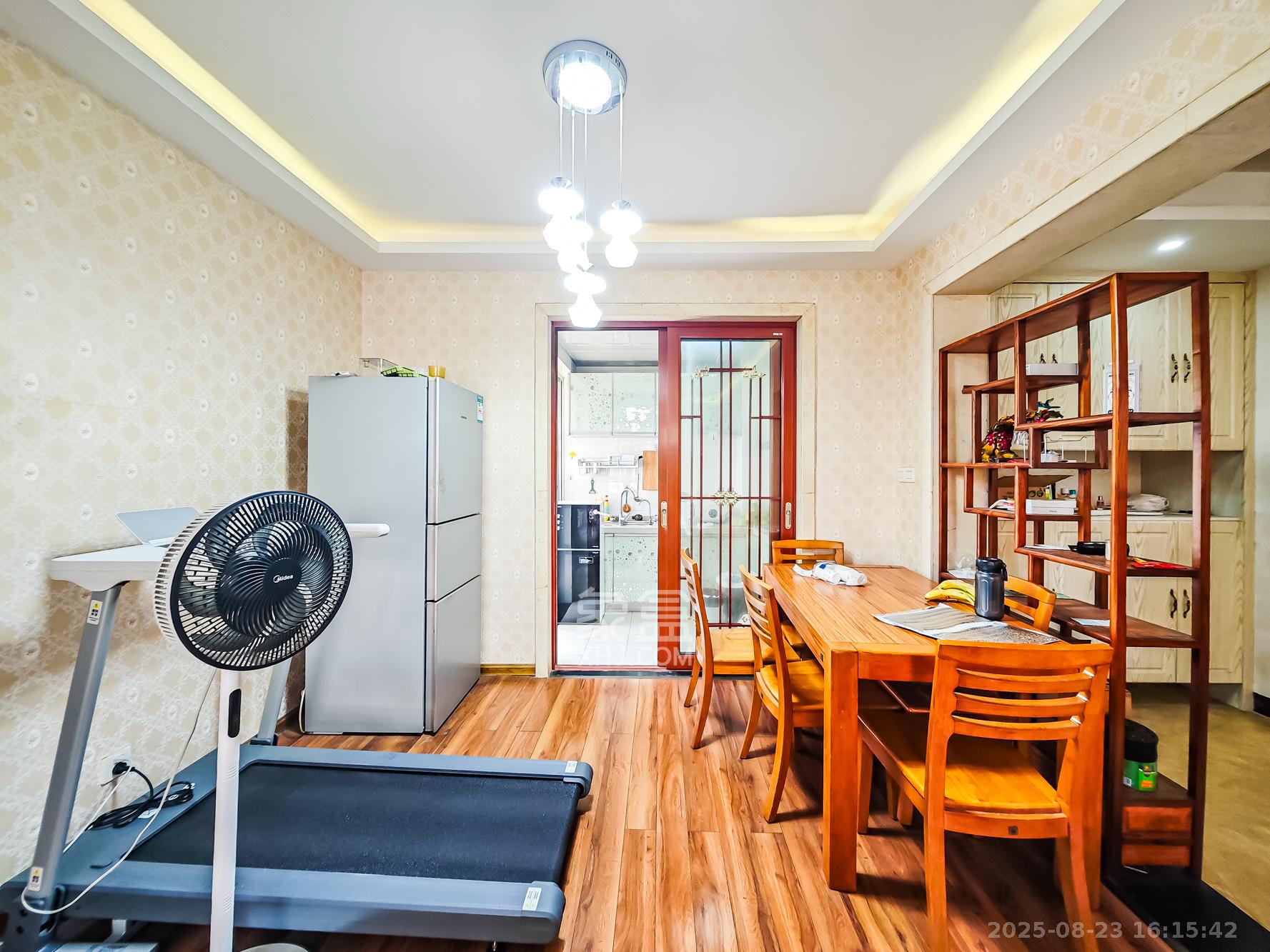 钱隆世家  3室2厅1卫    58.0万 钱隆世家  3室2厅1卫    58.0万客厅