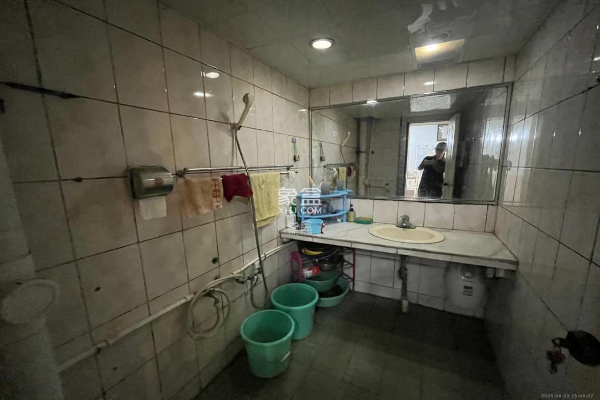 市建委宿舍  3室2厅1卫    2000.0元/月 市建委宿舍  3室2厅1卫    2000.0元/月室内图