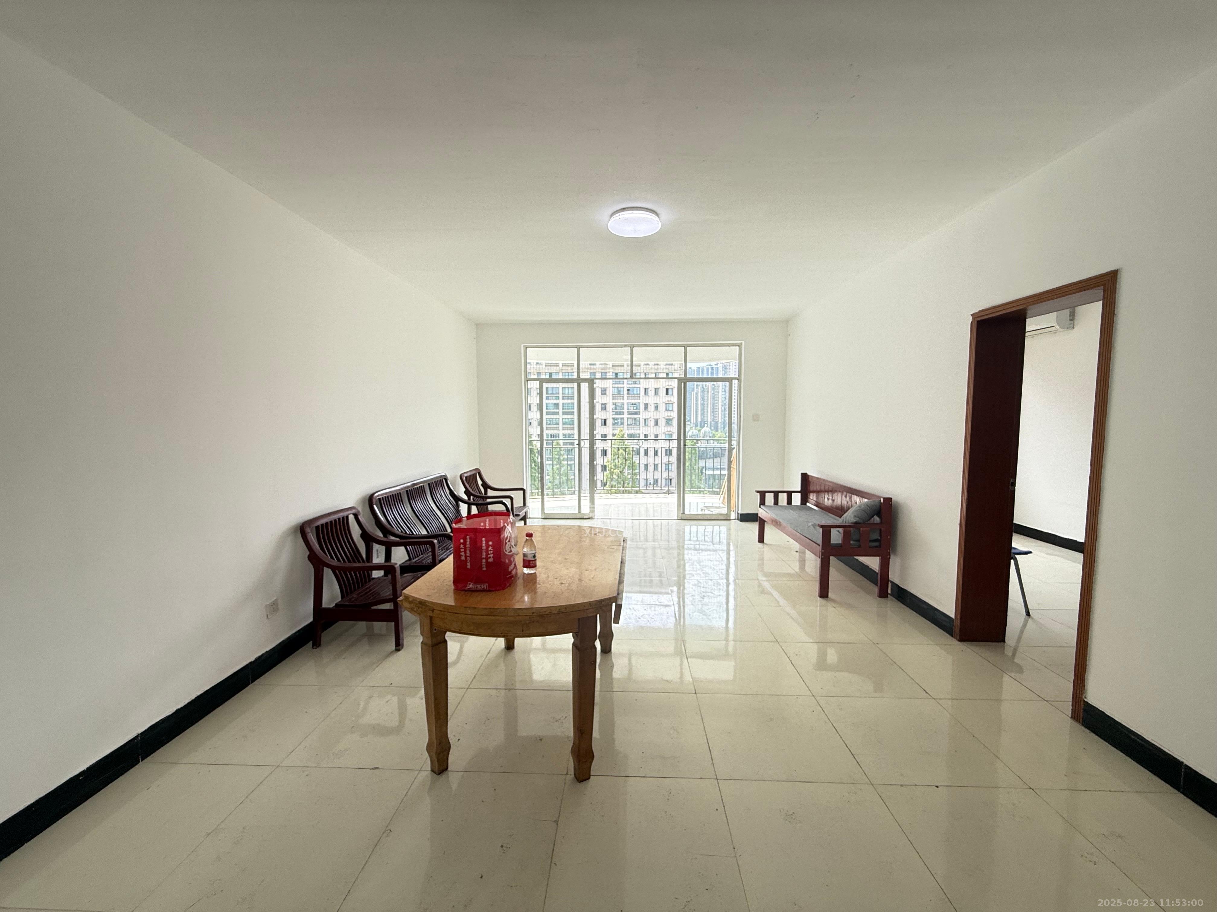 怡人园小区 4室2厅2卫 2600.0元/月 怡人园小区 4室2厅2卫 2600.0元/月室内图