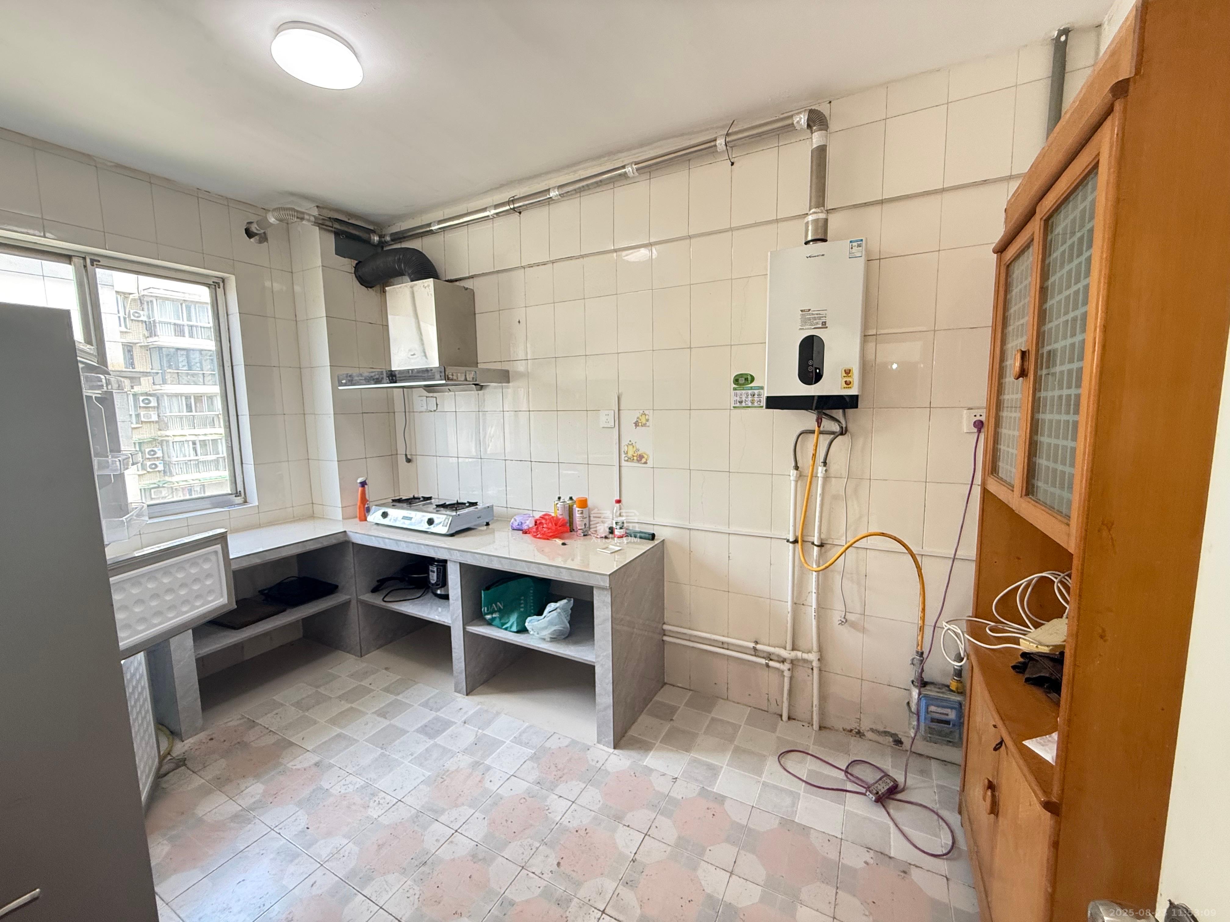 怡人园小区 4室2厅2卫 2600.0元/月 怡人园小区 4室2厅2卫 2600.0元/月室内图