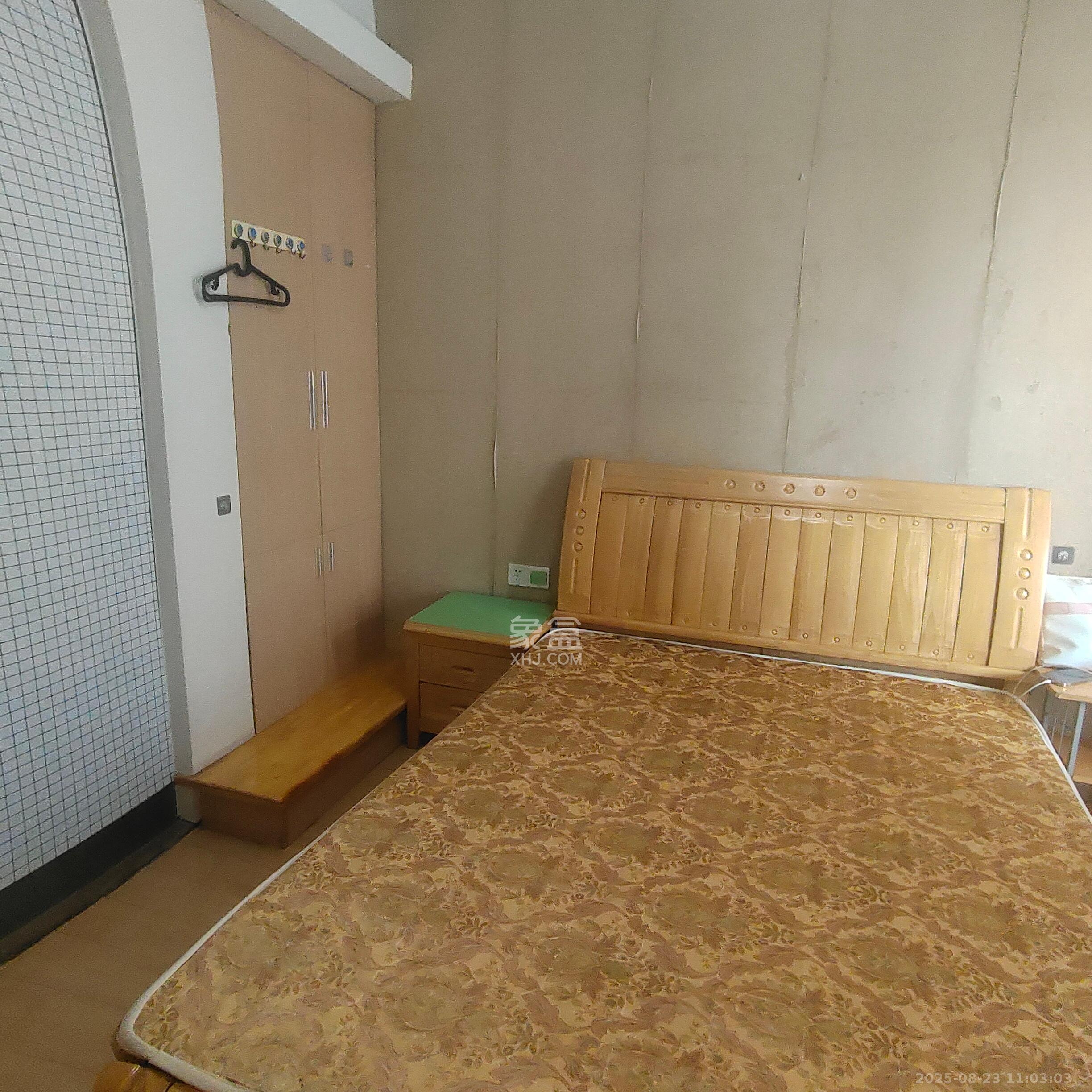 华润凤凰城一期  1室1厅1卫    1300.0元/月 华润凤凰城一期  1室1厅1卫    1300.0元/月室内图