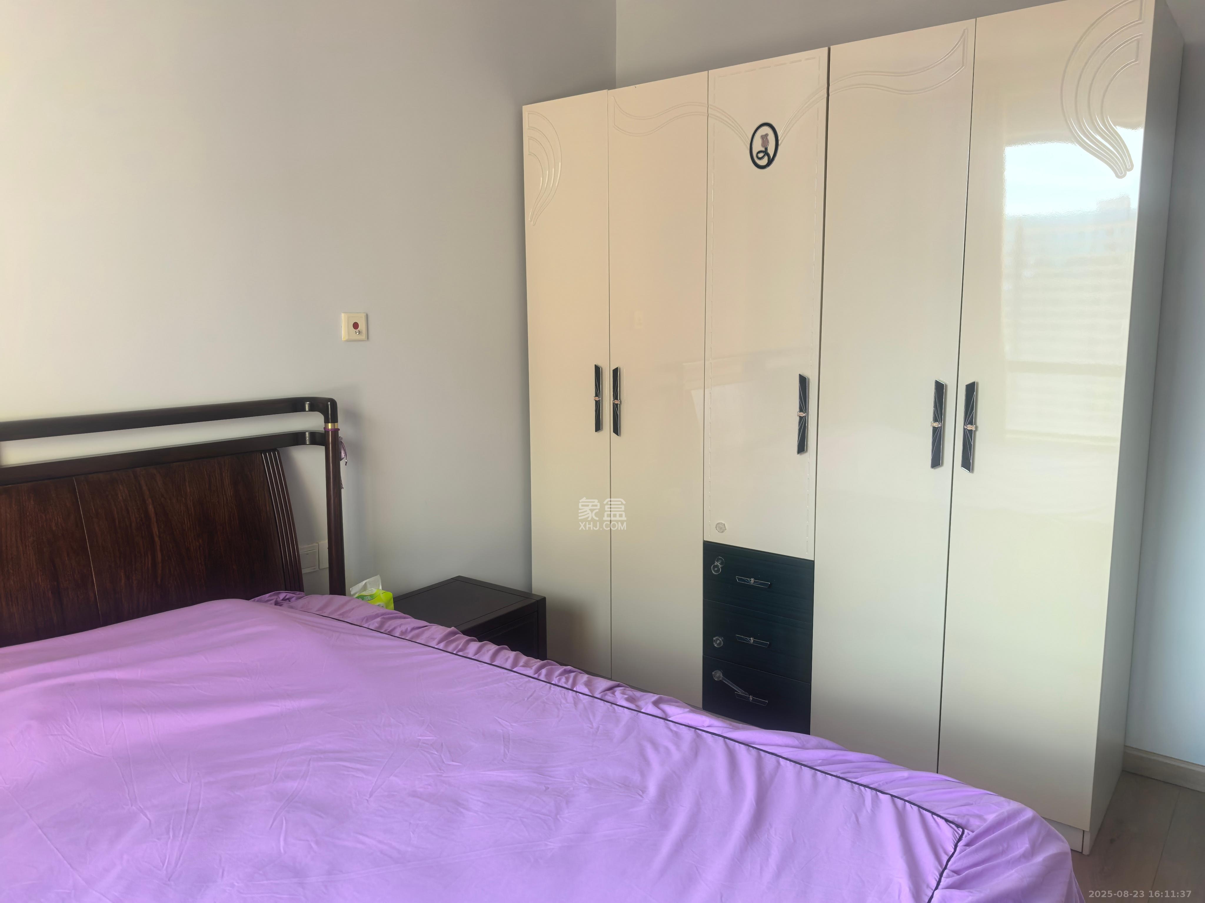 世茂铂翠湾二期  3室2厅1卫    3500.0元/月 世茂铂翠湾二期  3室2厅1卫    3500.0元/月室内图