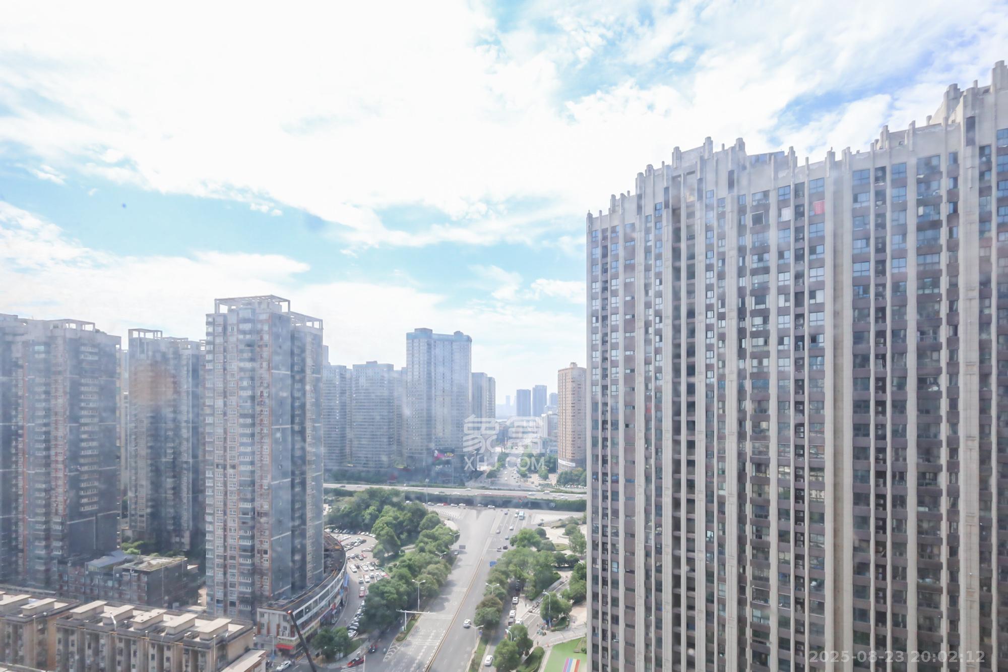 绿地中央广场  3室2厅2卫    150.0万 绿地中央广场  3室2厅2卫    150.0万其他