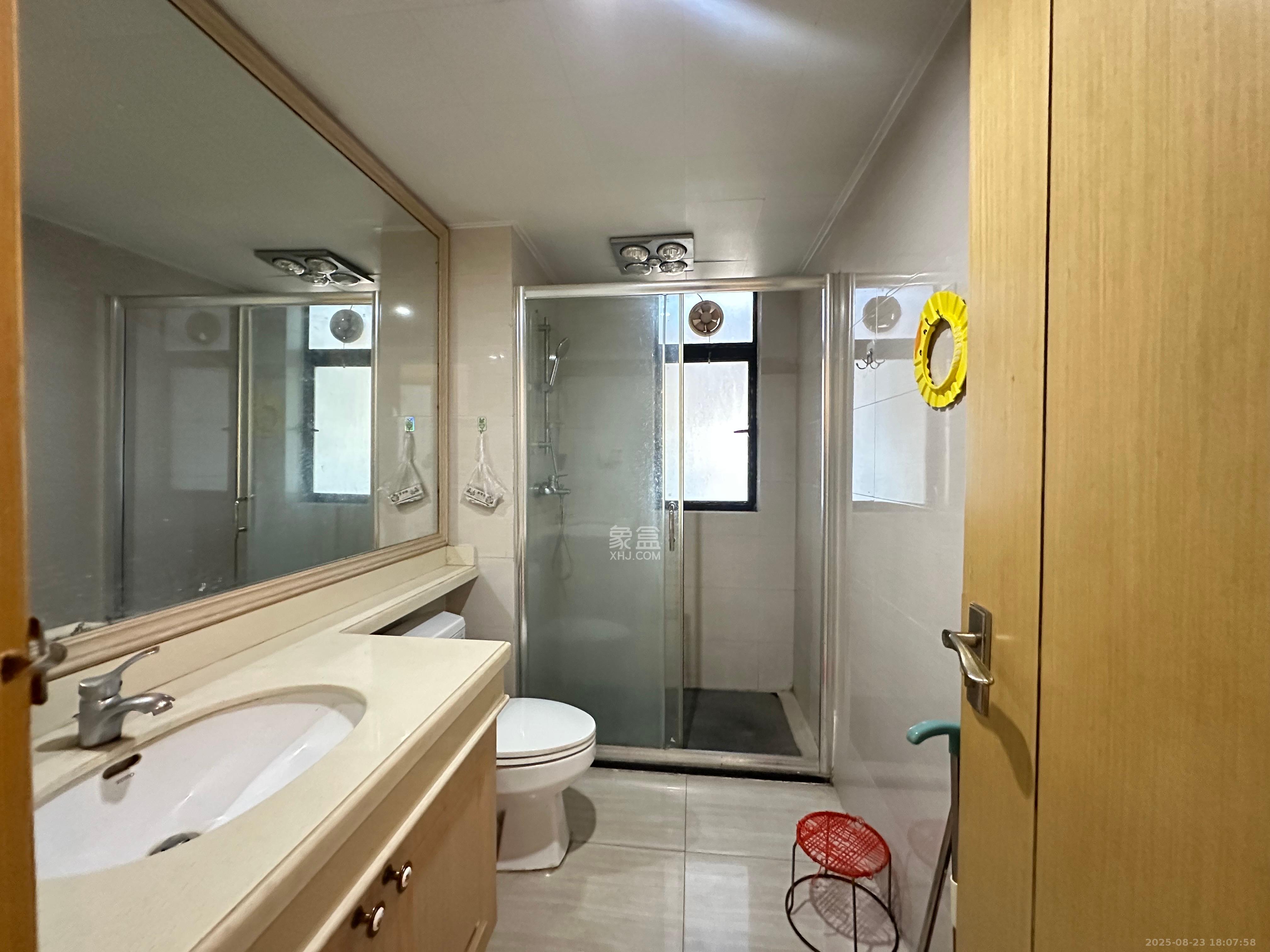 中海国际三期  3室2厅1卫    1800.0元/月 中海国际三期  3室2厅1卫    1800.0元/月室内图