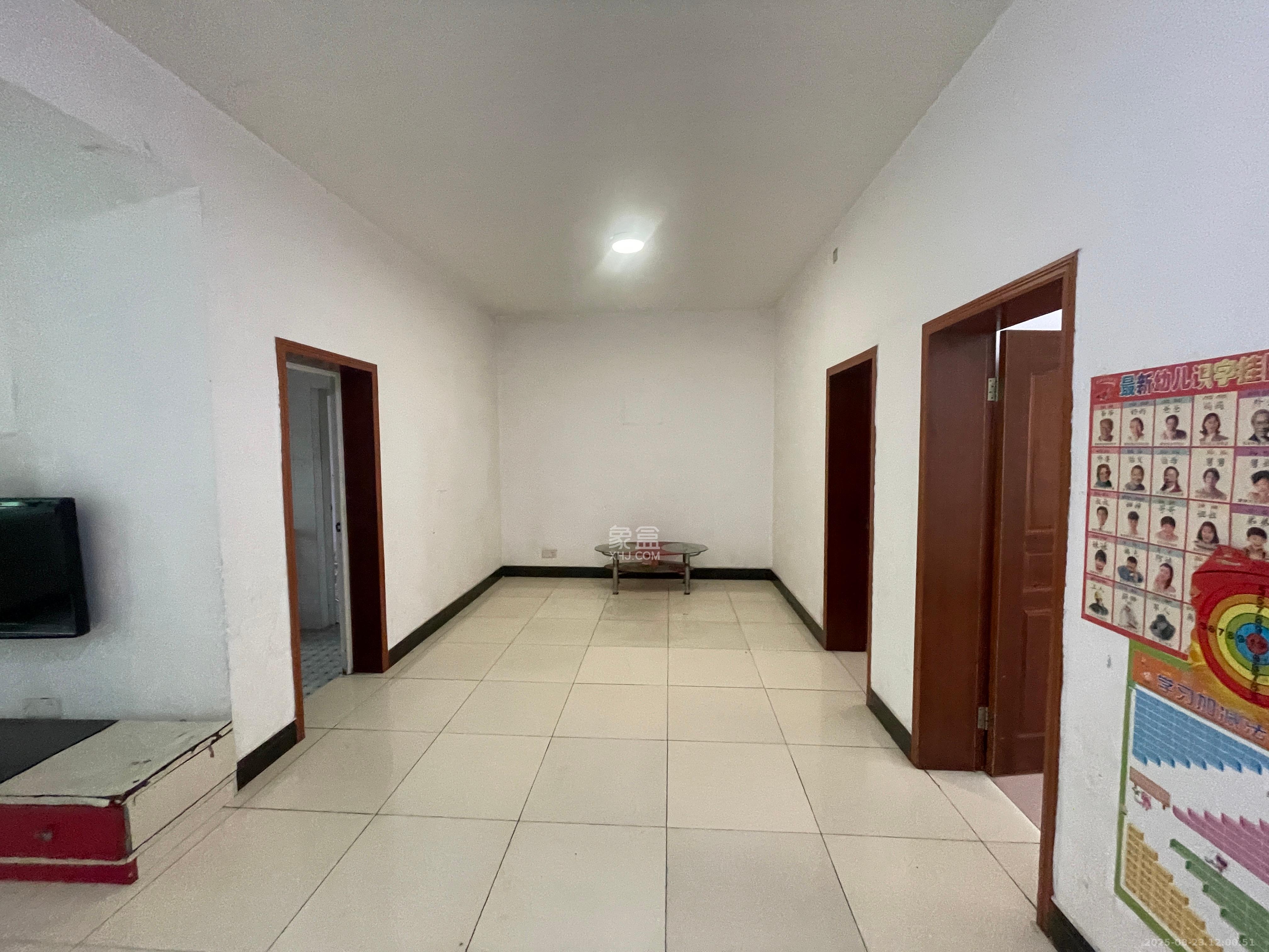 松雅安置小区  3室2厅2卫    1200.0元/月 松雅安置小区  3室2厅2卫    1200.0元/月室内图1