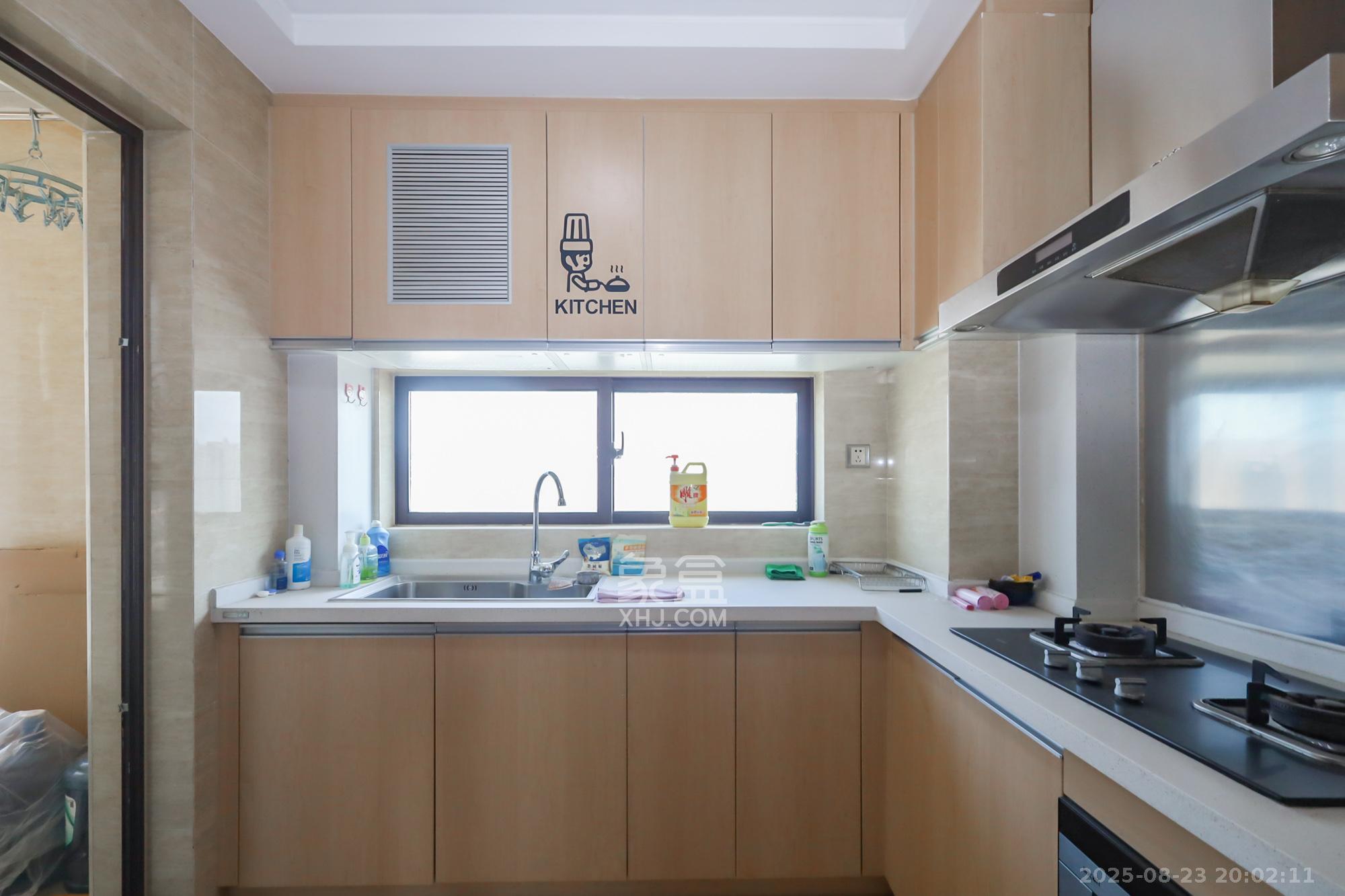 绿地中央广场  3室2厅2卫    150.0万 绿地中央广场  3室2厅2卫    150.0万厨房