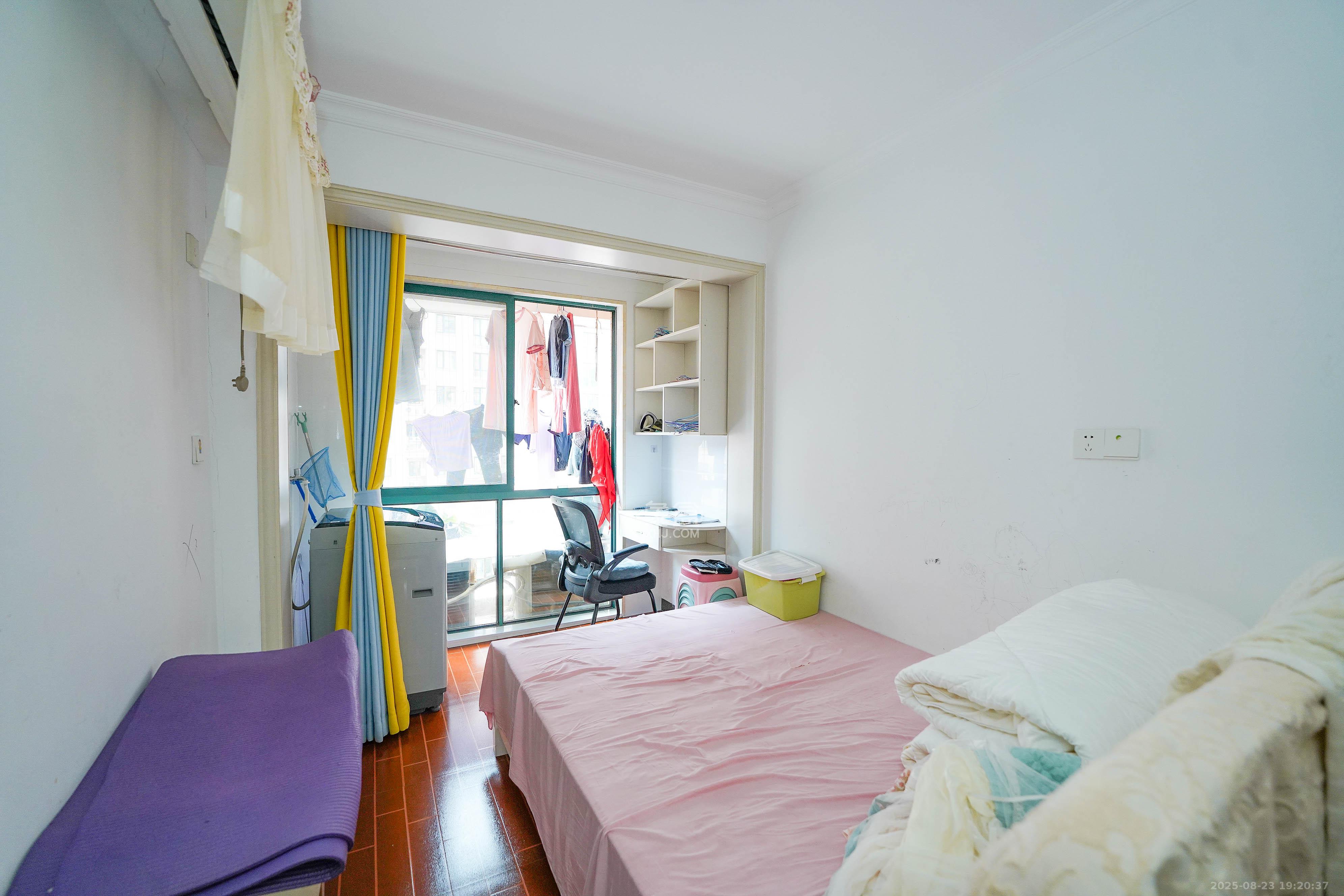 丽发新城 3室2厅2卫 85.0万 丽发新城 3室2厅2卫 85.0万卧室