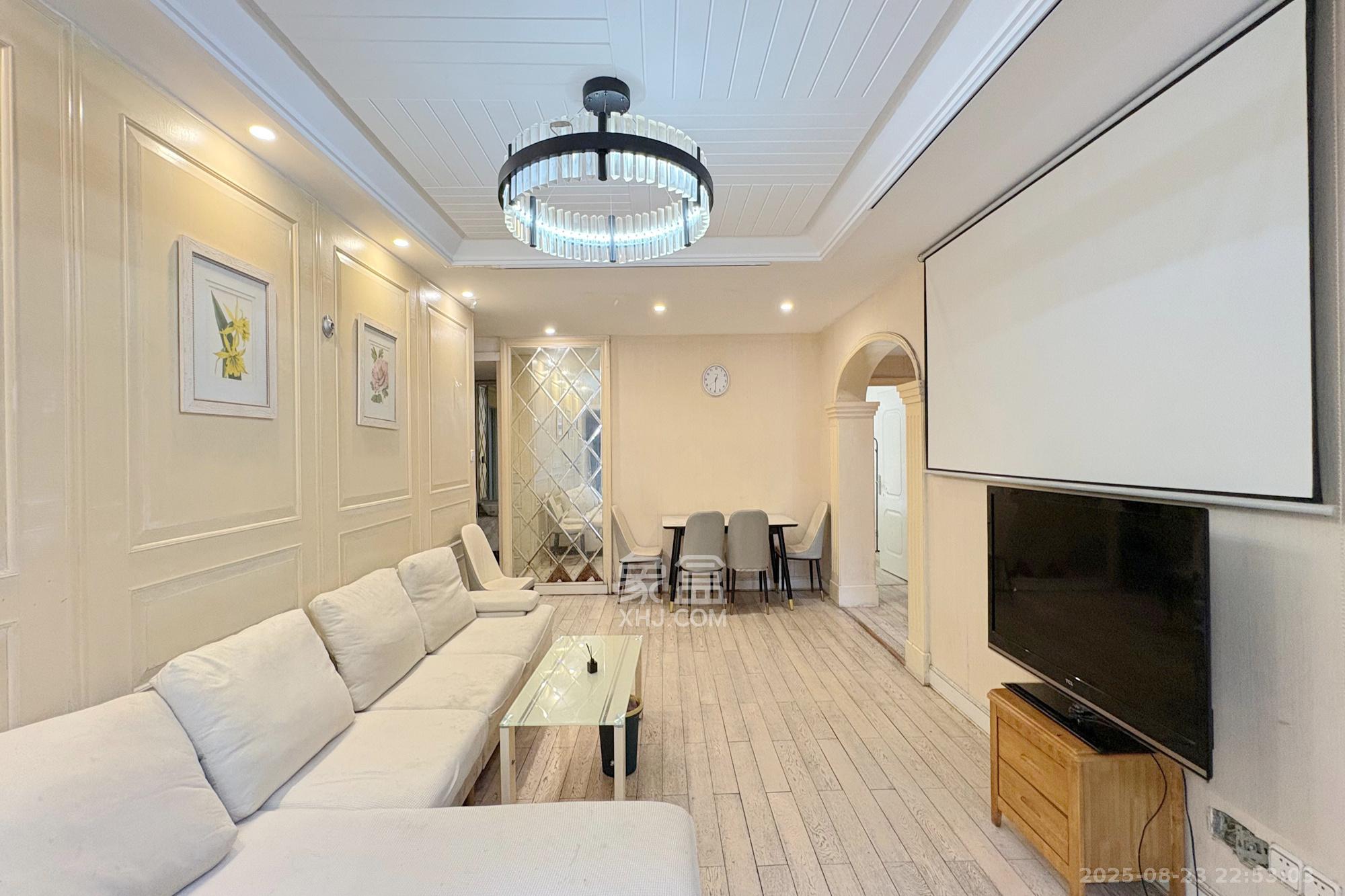 铂宫  3室2厅2卫    140.0万 铂宫  3室2厅2卫    140.0万客厅