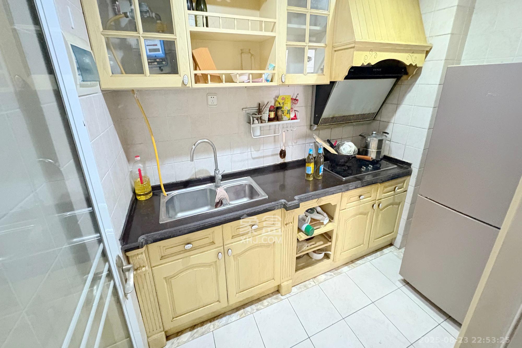 铂宫  3室2厅2卫    140.0万 铂宫  3室2厅2卫    140.0万厨房