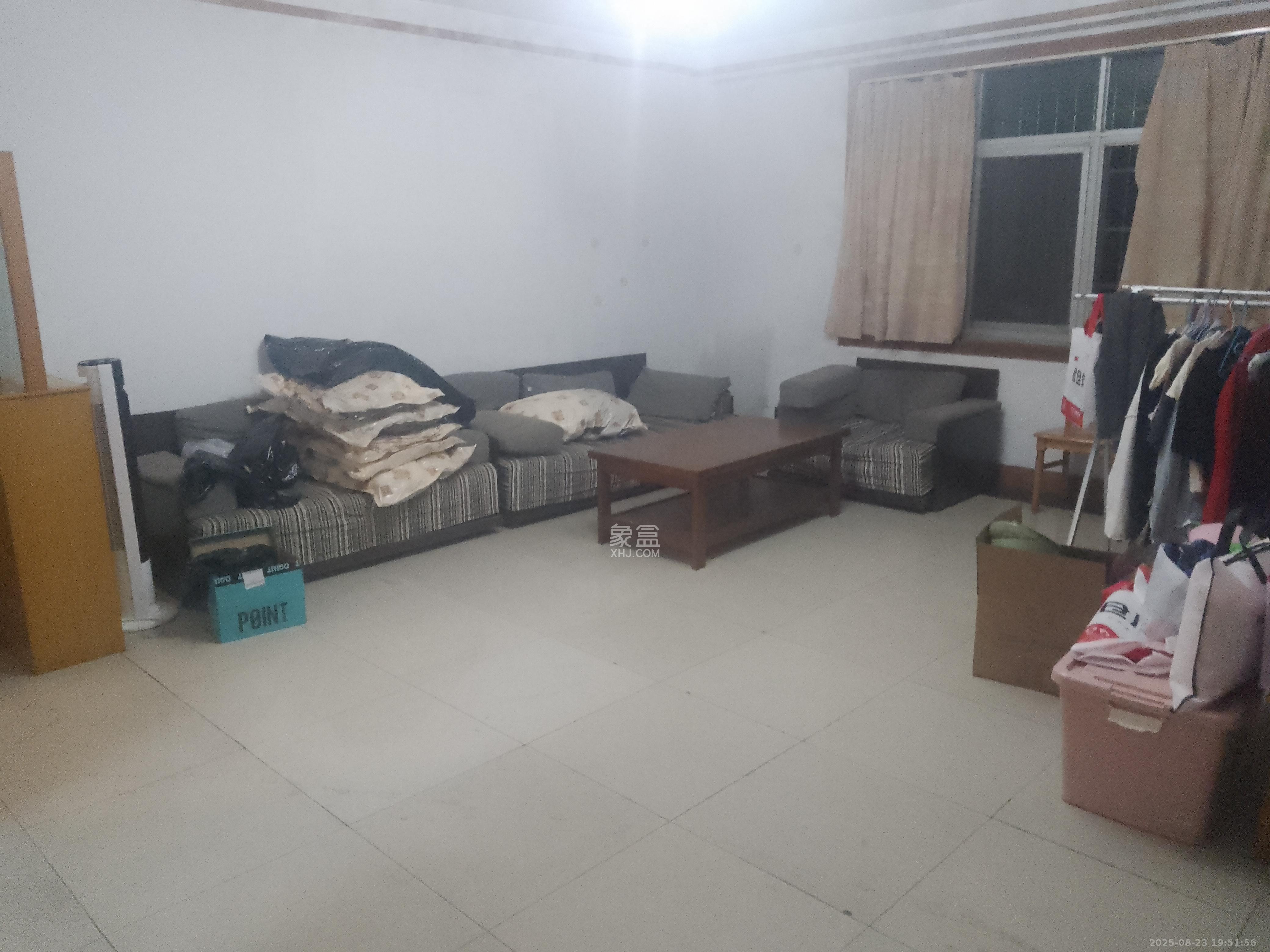 轻化公司宿舍向东南6号(产权南湖路46号) 3室2厅2卫 2000.0元/月 轻化公司宿舍向东南6号(产权南湖路46号) 3室2厅2卫 2000.0元/月室内图