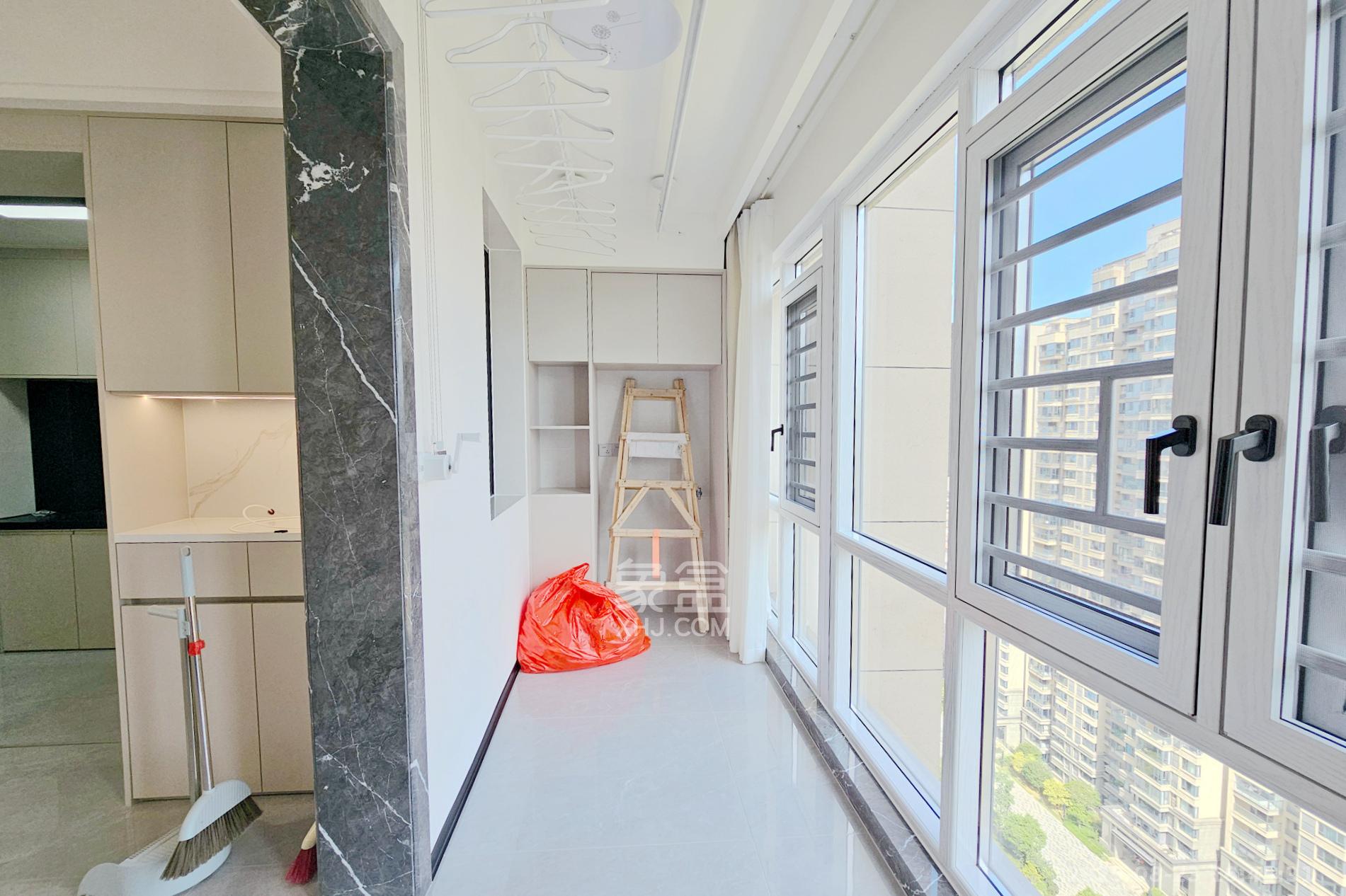 长房东旭国际  3室2厅2卫    175.0万 长房东旭国际  3室2厅2卫    175.0万阳台