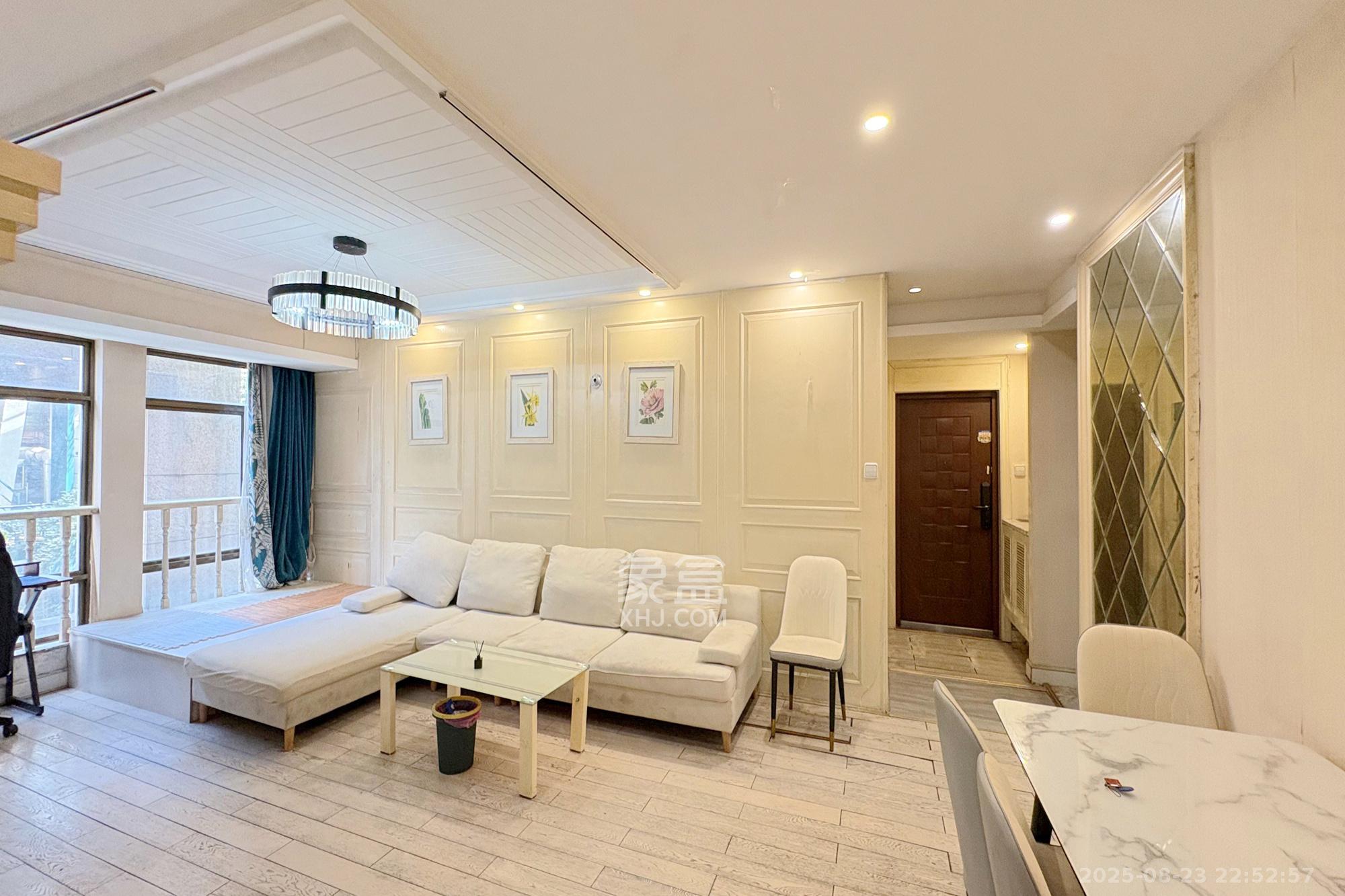 铂宫  3室2厅2卫    140.0万 铂宫  3室2厅2卫    140.0万客厅