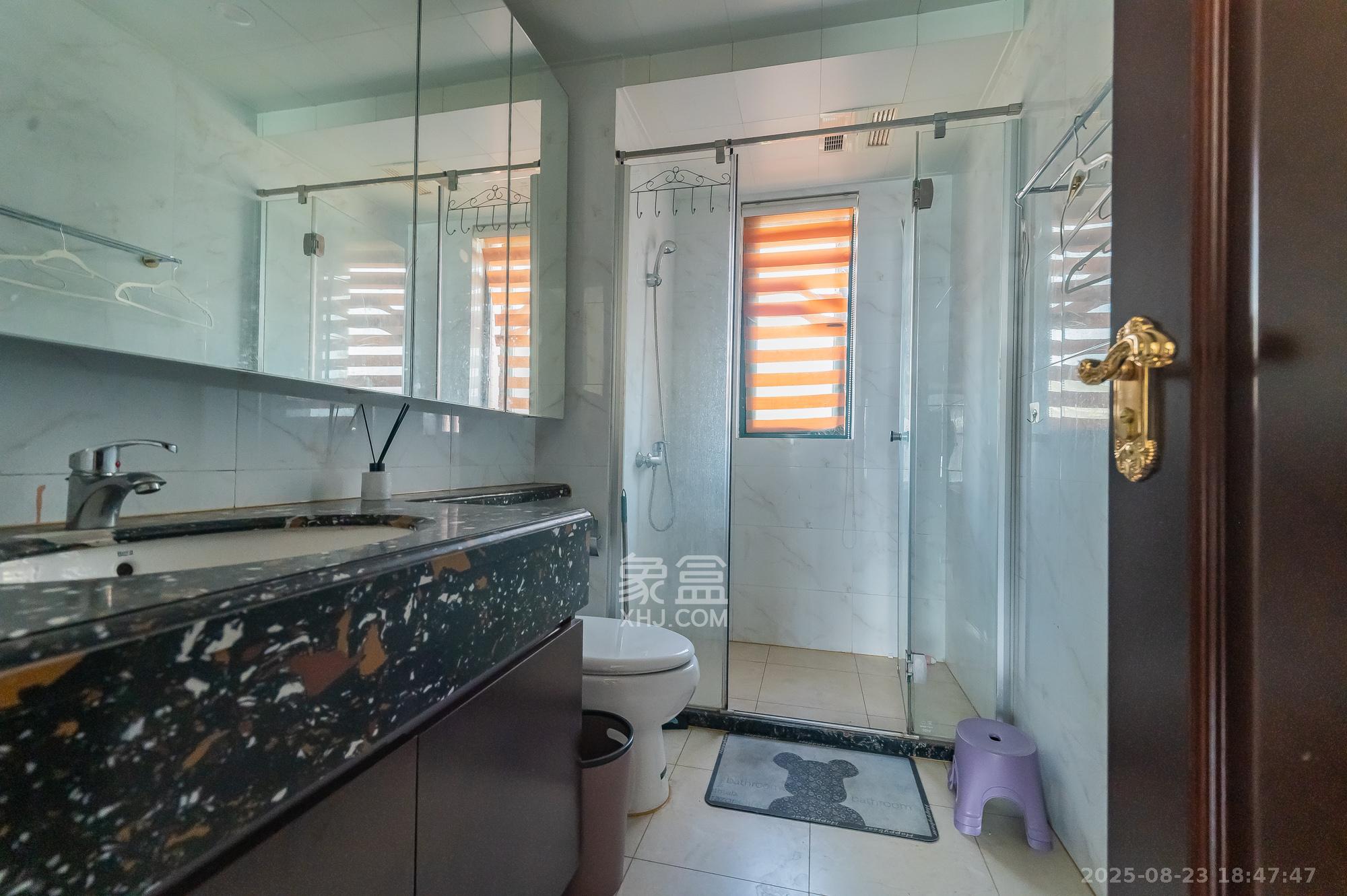 恒大翡翠华庭  3室2厅2卫    92.0万 恒大翡翠华庭  3室2厅2卫    92.0万卫生间