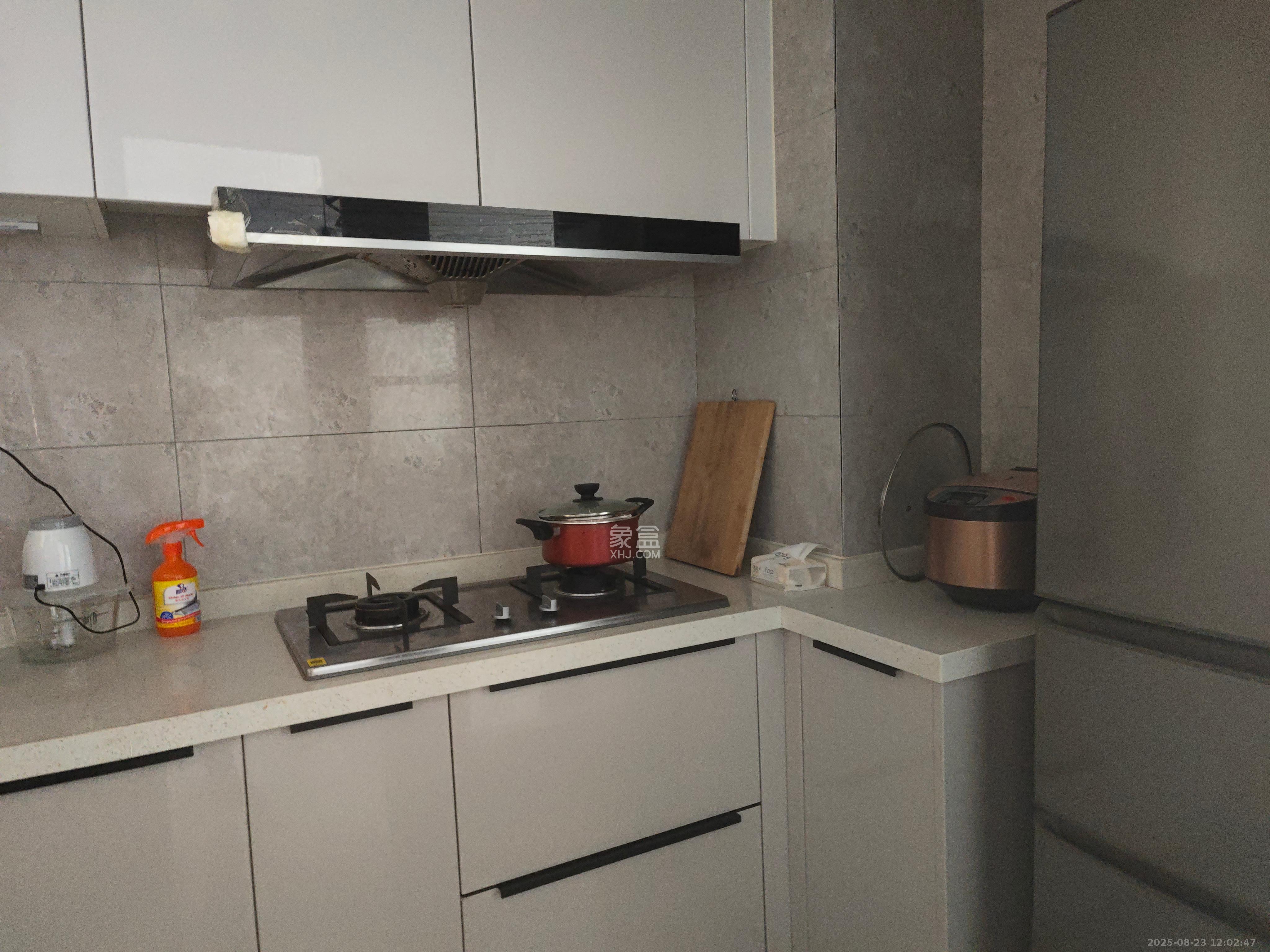 龙湖铂金中心(龙湖春江郦城) 3室2厅2卫 4000.0元/月 龙湖铂金中心(龙湖春江郦城) 3室2厅2卫 4000.0元/月室内图