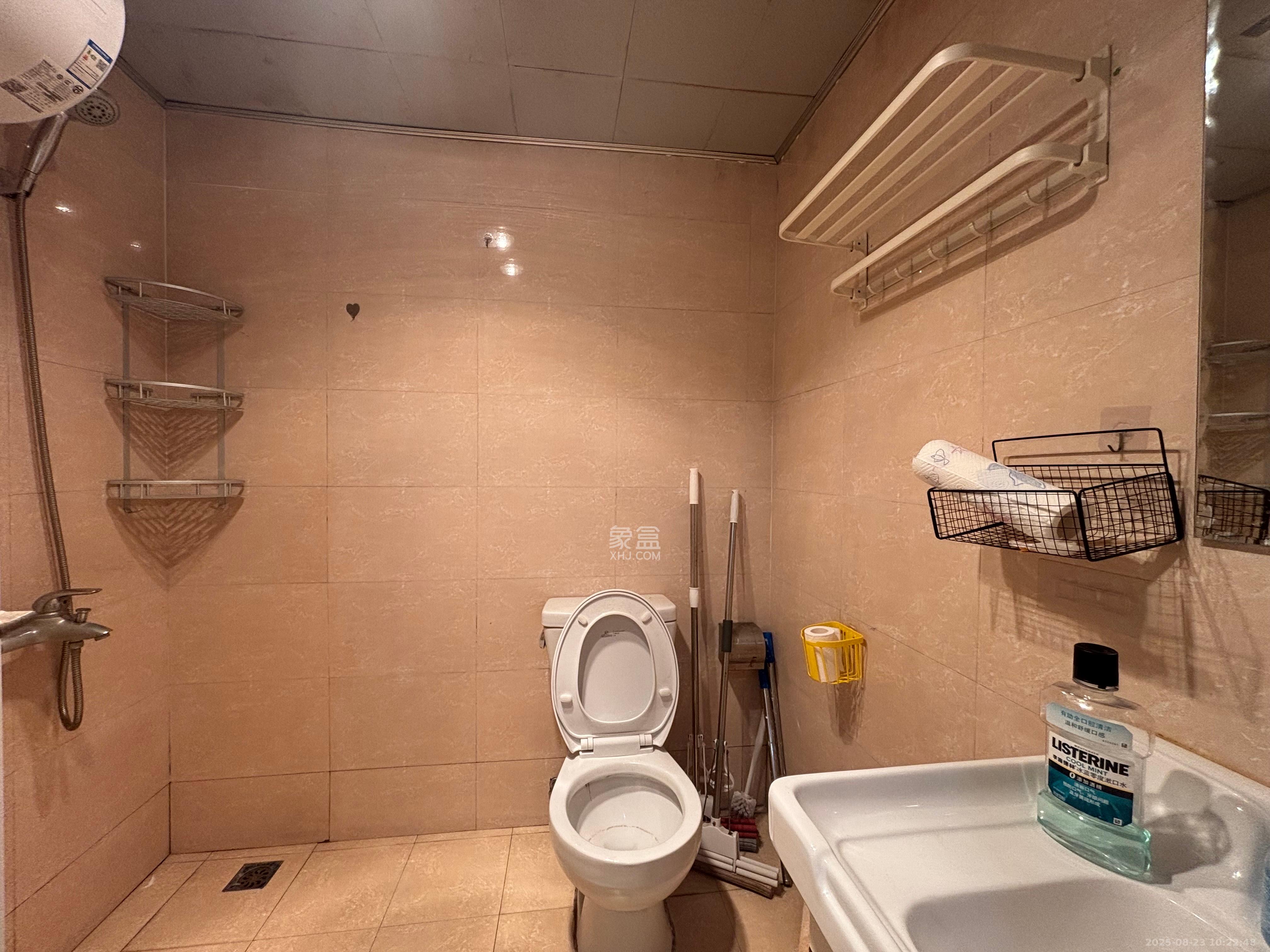 通华天都  1室1厅1卫    1600.0元/月 通华天都  1室1厅1卫    1600.0元/月室内图