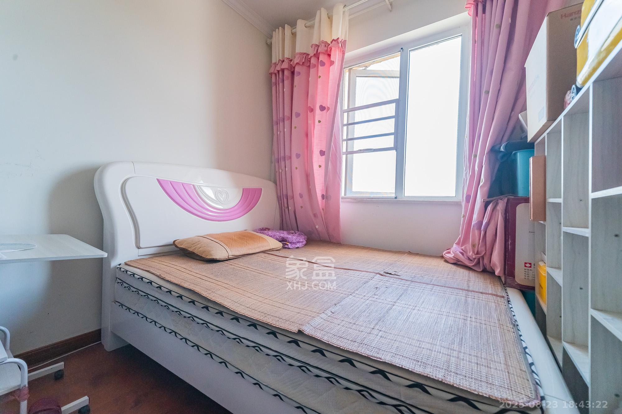 MOMA当代广场  4室2厅1卫    75.88万 MOMA当代广场  4室2厅1卫    75.88万卧室