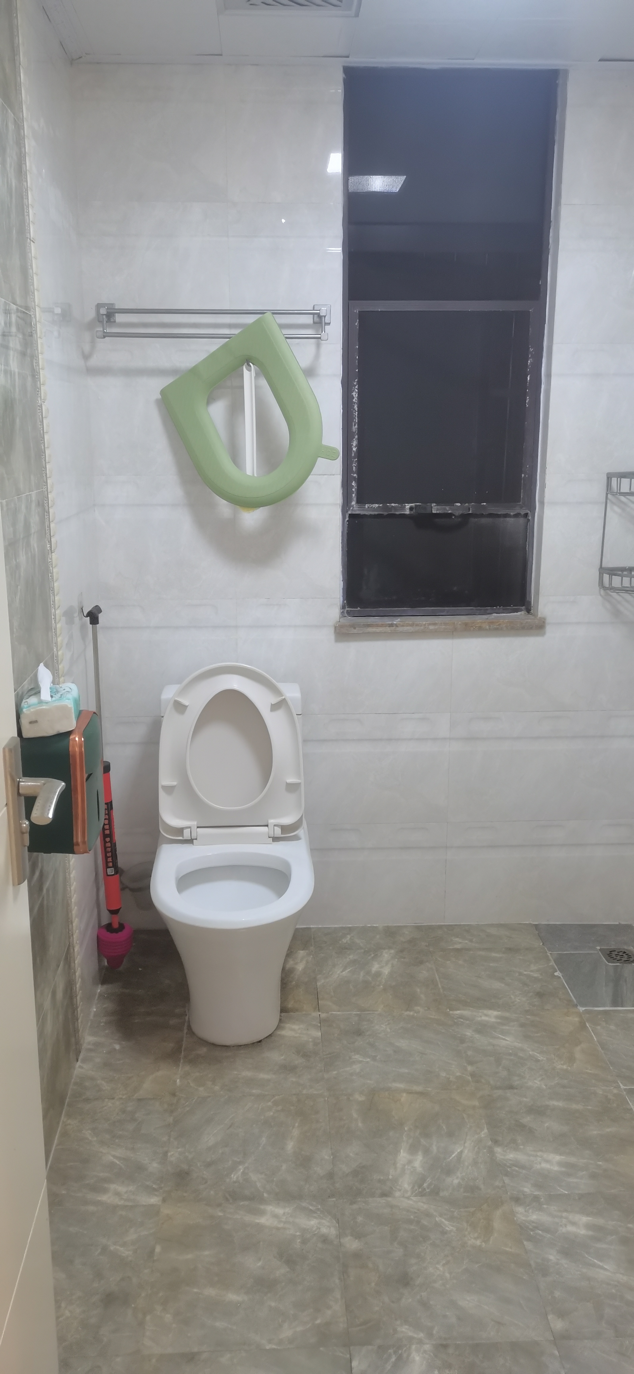 新世界花园三期 3室2厅2卫 2800.0元/月 新世界花园三期 3室2厅2卫 2800.0元/月室内图