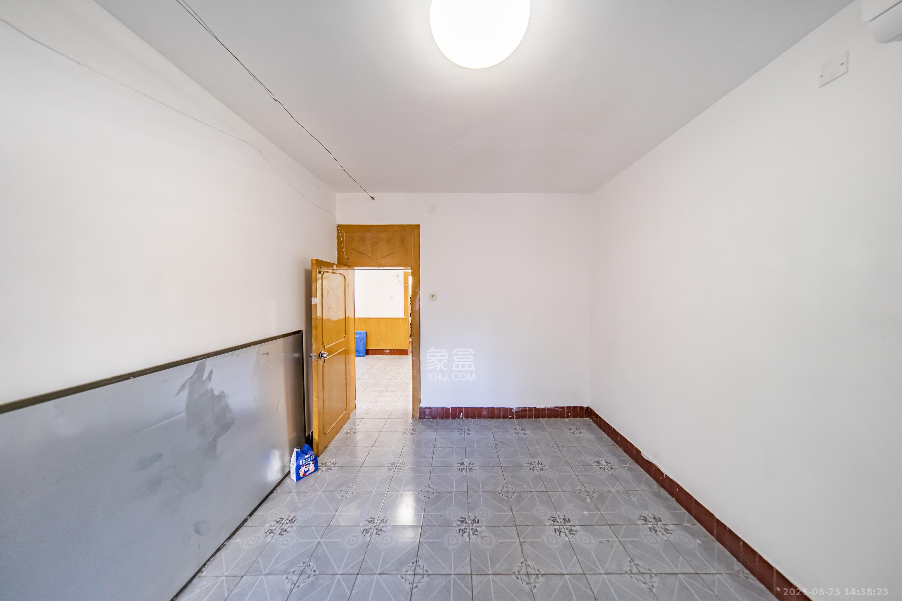 茶山村小区  2室1厅1卫    84.0万卧室