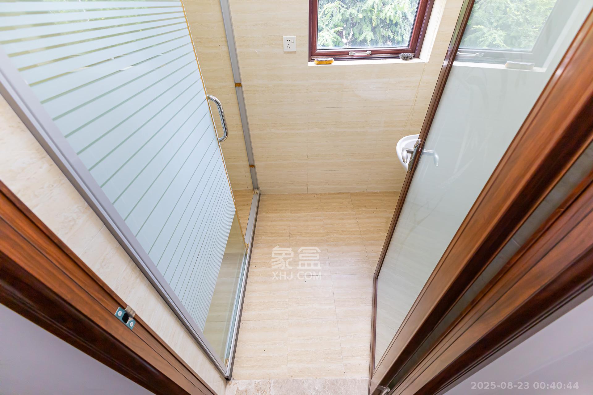 润和之悦(金泽园)  9室3厅4卫    760.0万 润和之悦(金泽园)  9室3厅4卫    760.0万卫生间